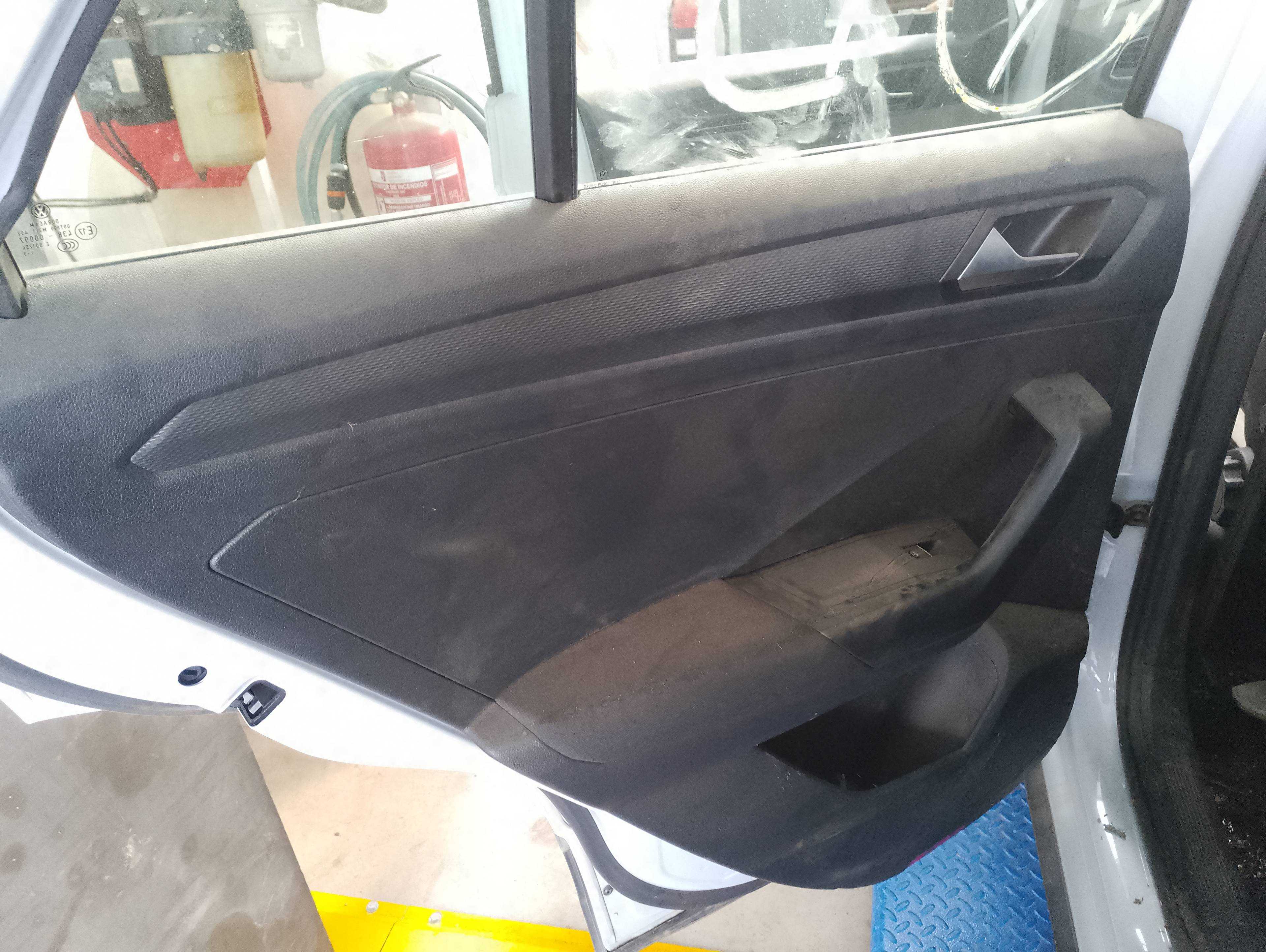 Recambio de guarnecido puerta trasera izquierda para volkswagen t-roc advance r-line referencia OEM IAM 2GA867211B  