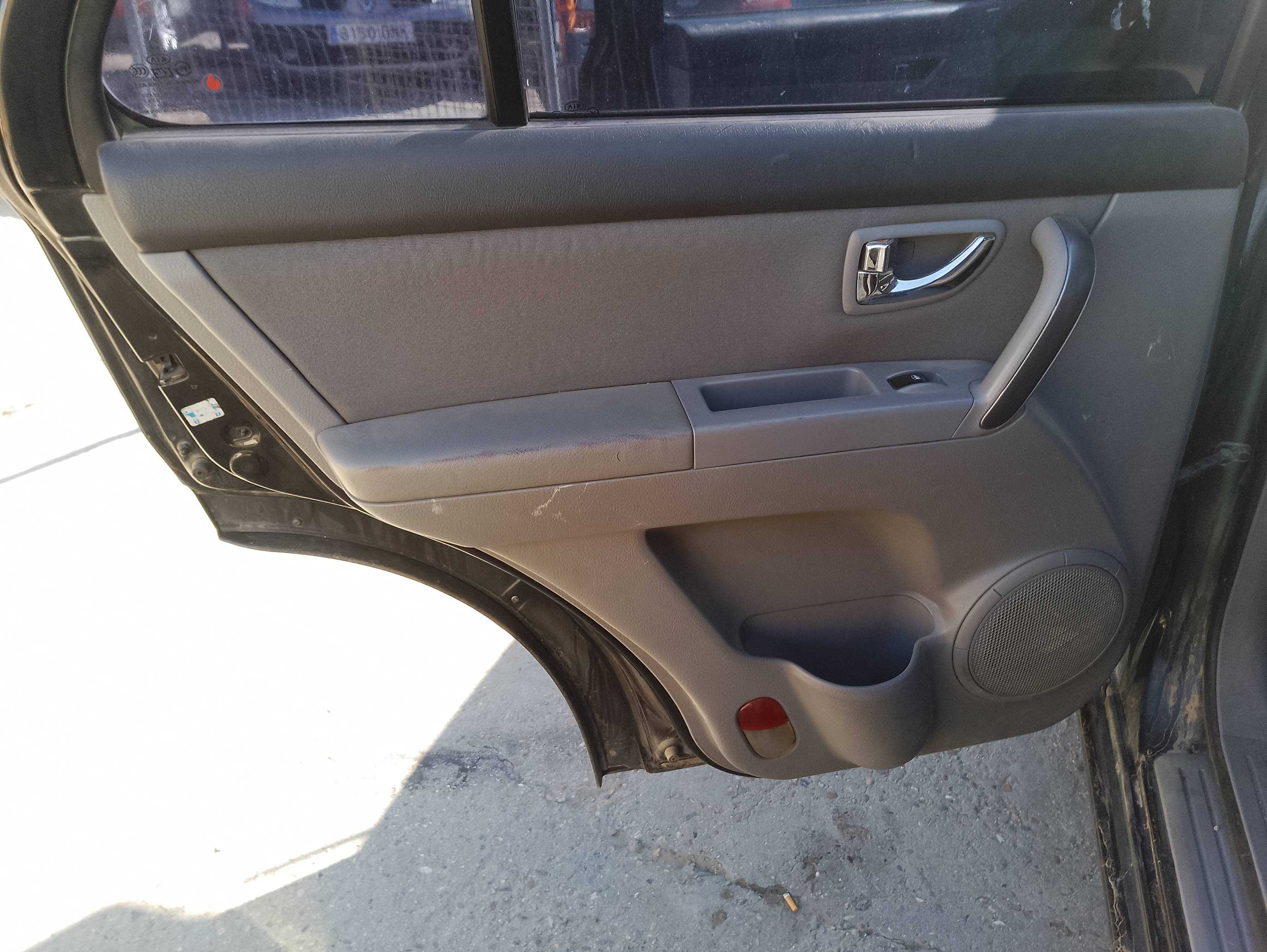 Recambio de guarnecido puerta trasera izquierda para kia sorento 2.5 crdi active referencia OEM IAM   