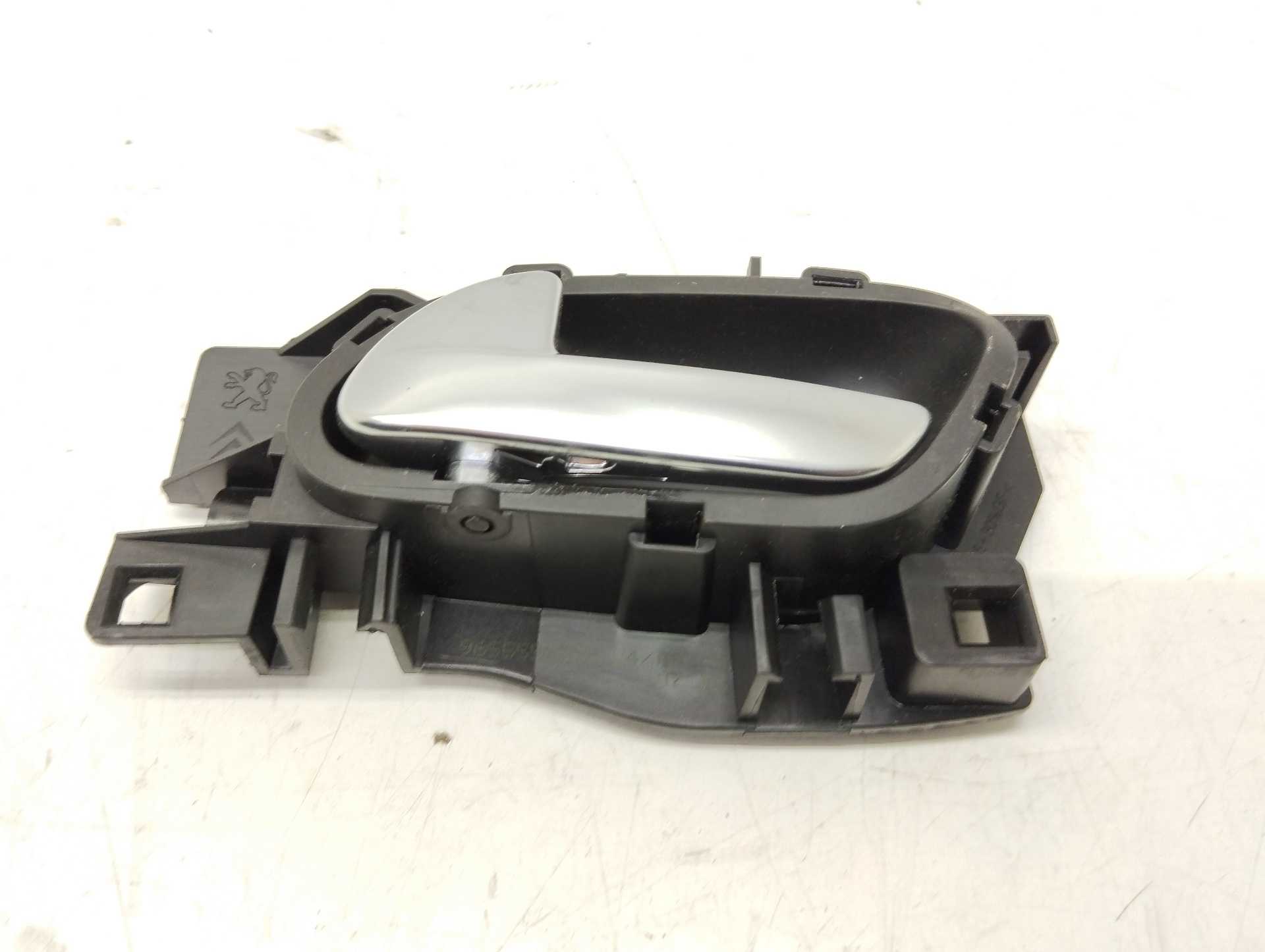 Recambio de maneta interior trasera izquierda para peugeot 208 1.2 12v e-vti referencia OEM IAM 96555518VV  
