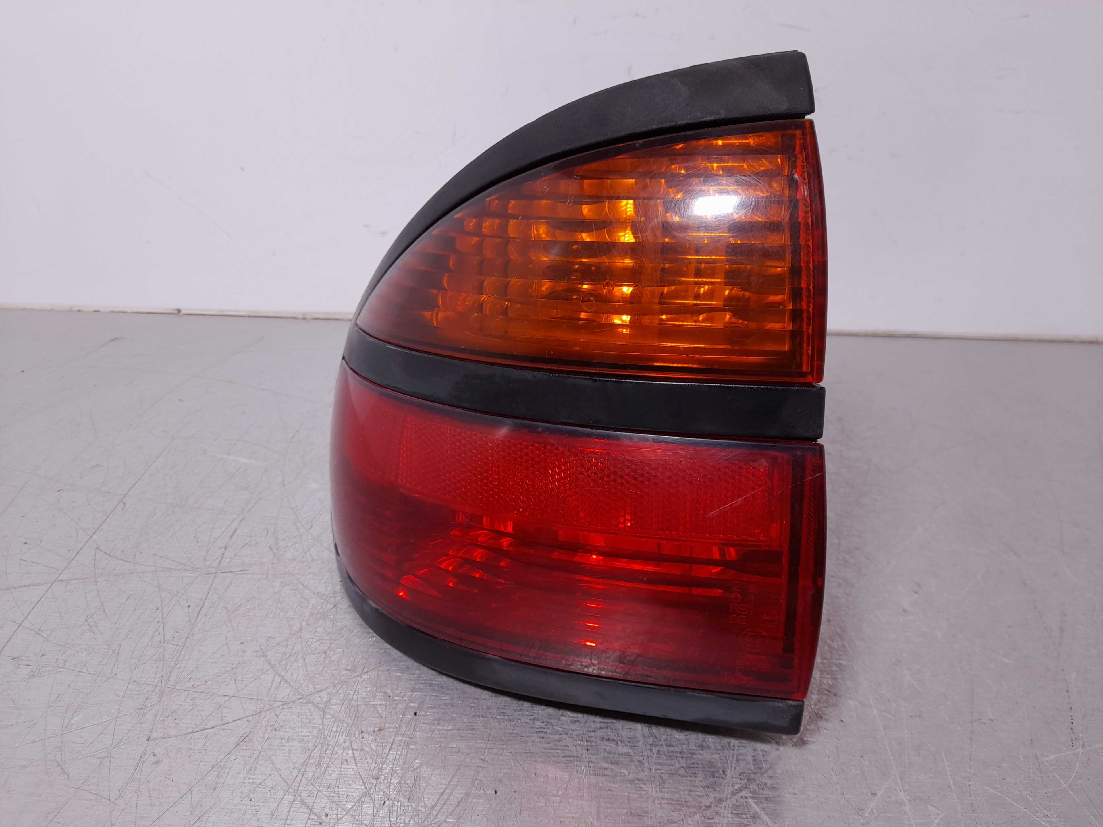 Recambio de piloto trasero izquierdo para renault laguna (b56) 2.2 diesel referencia OEM IAM 7700420122 VALEO 