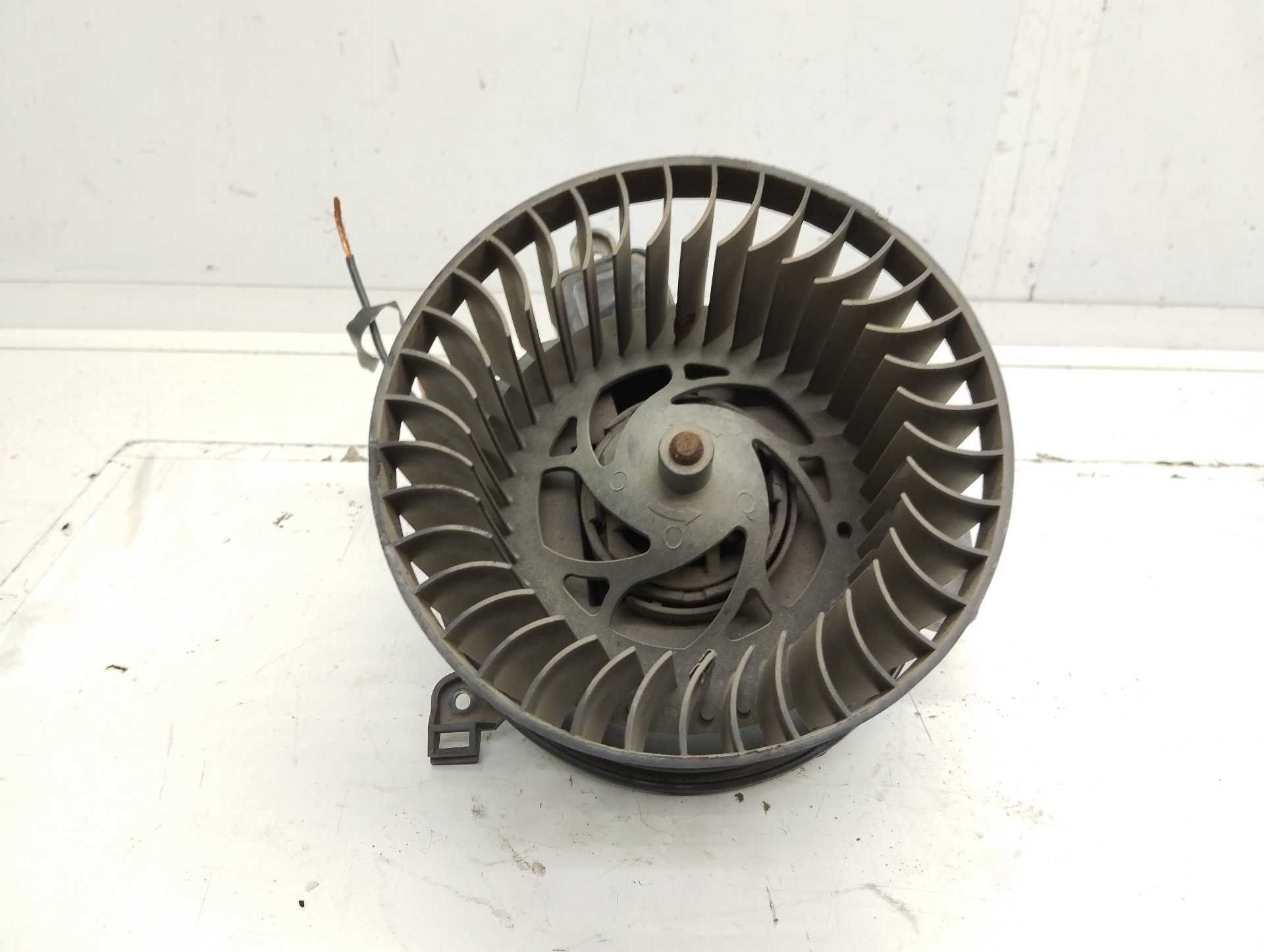 Recambio de motor calefaccion para citroën berlingo 1.9 600 d furg. referencia OEM IAM 031117E  