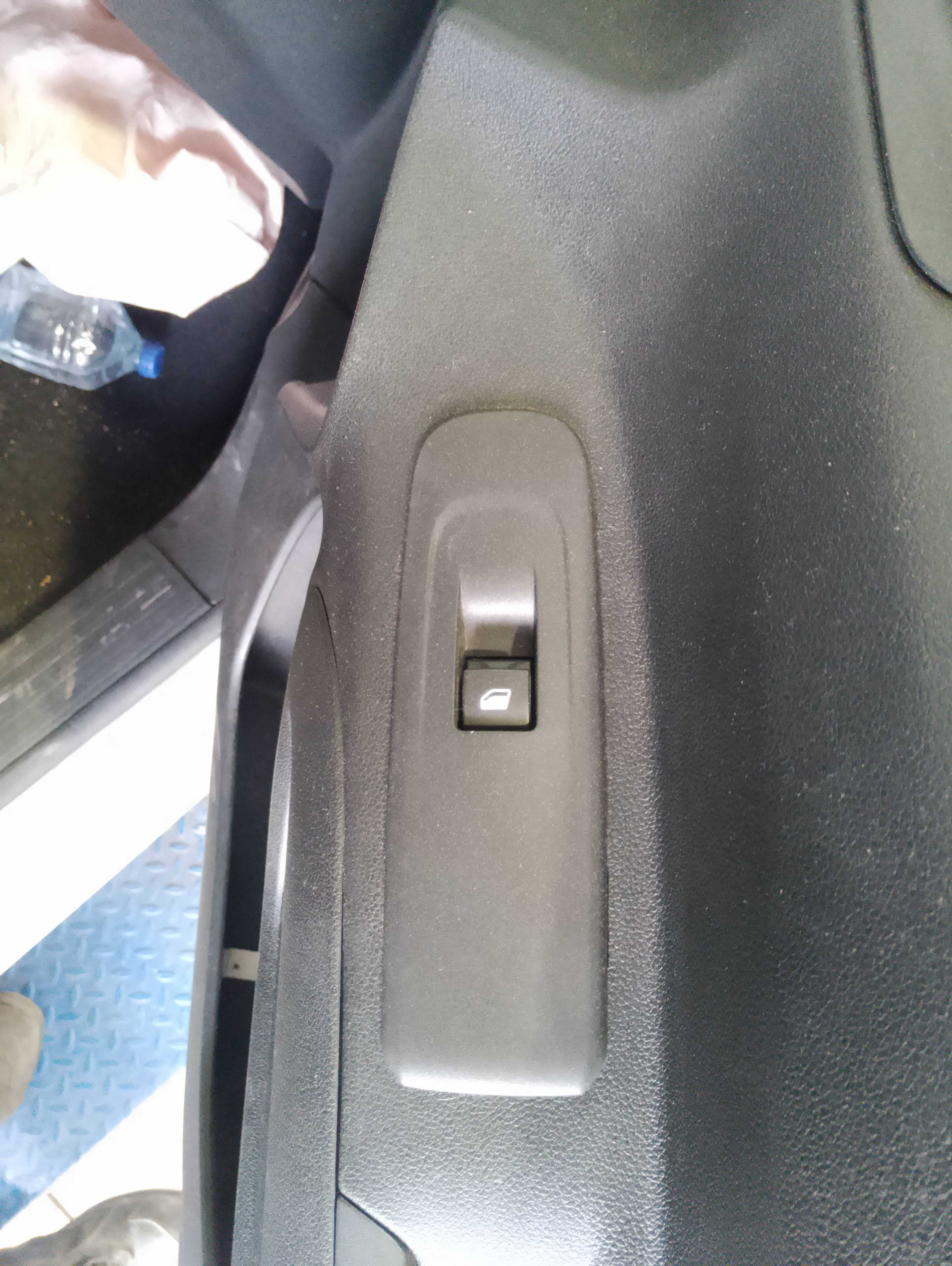 Recambio de mando elevalunas delantero derecho para peugeot partner grip l1 referencia OEM IAM 98016307ZD  