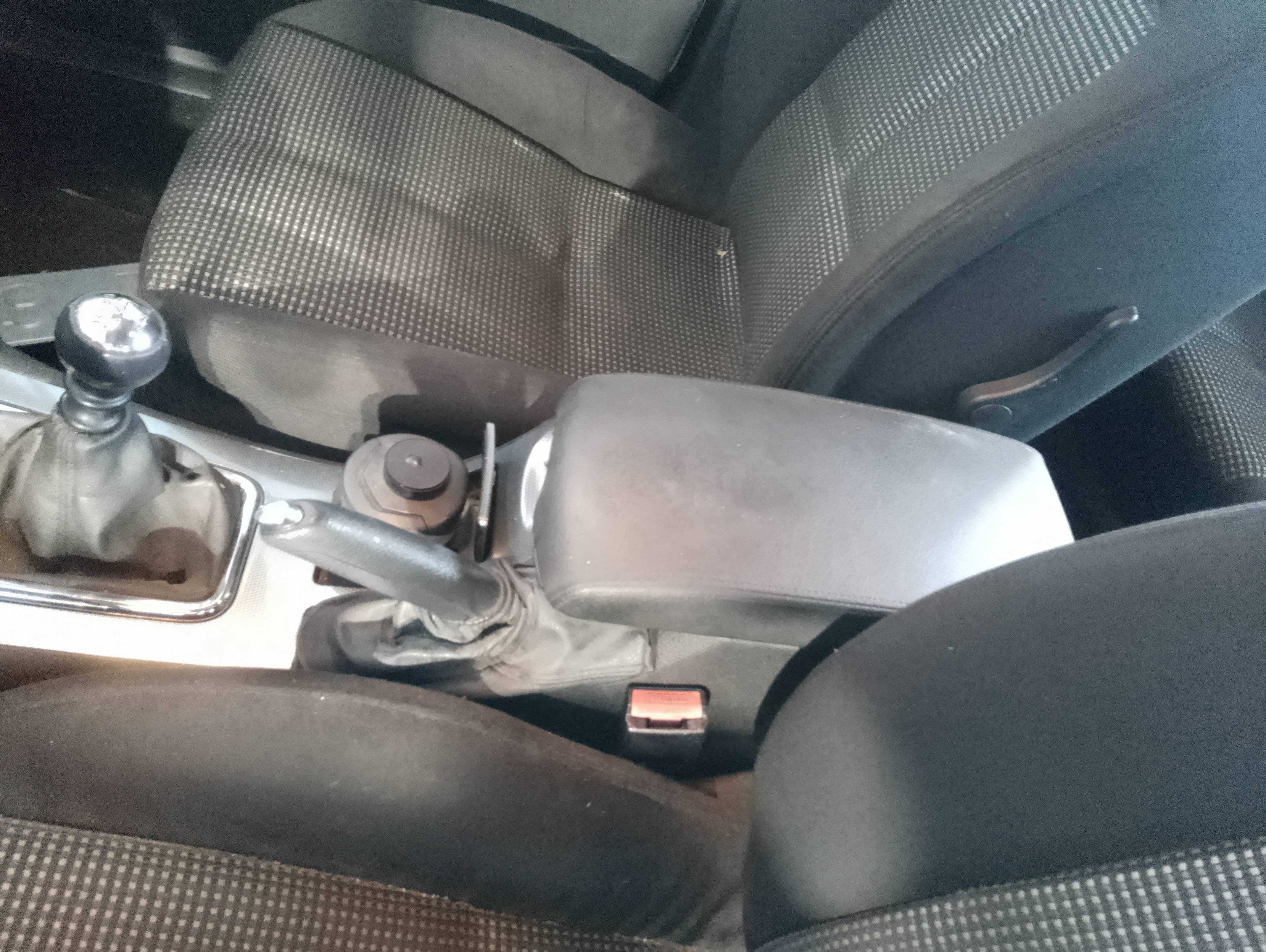 Recambio de apoyabrazos central para peugeot 407 st confort referencia OEM IAM   