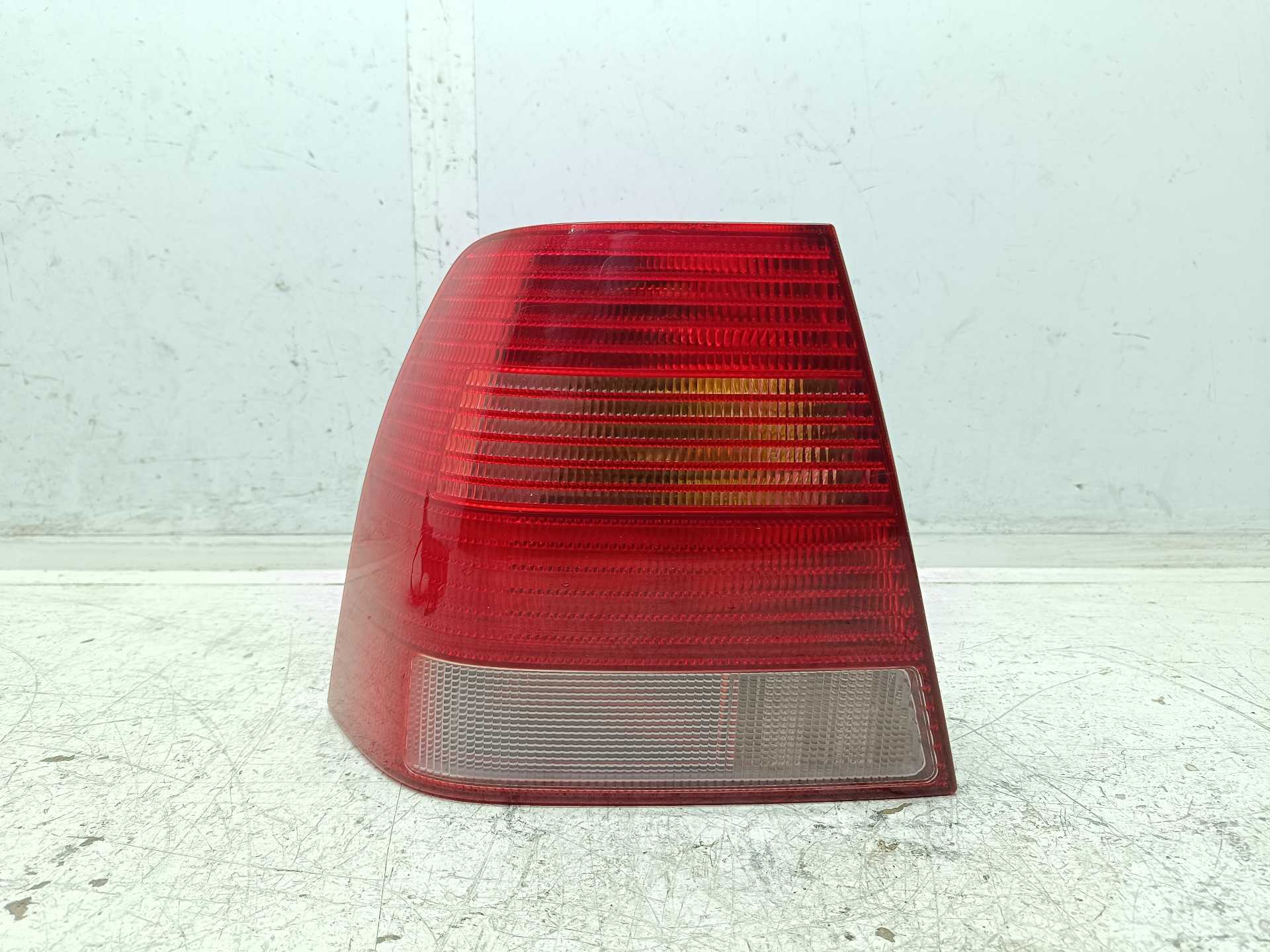 Recambio de piloto trasero izquierdo para volkswagen bora berlina (1j2) conceptline referencia OEM IAM 1J5945257  