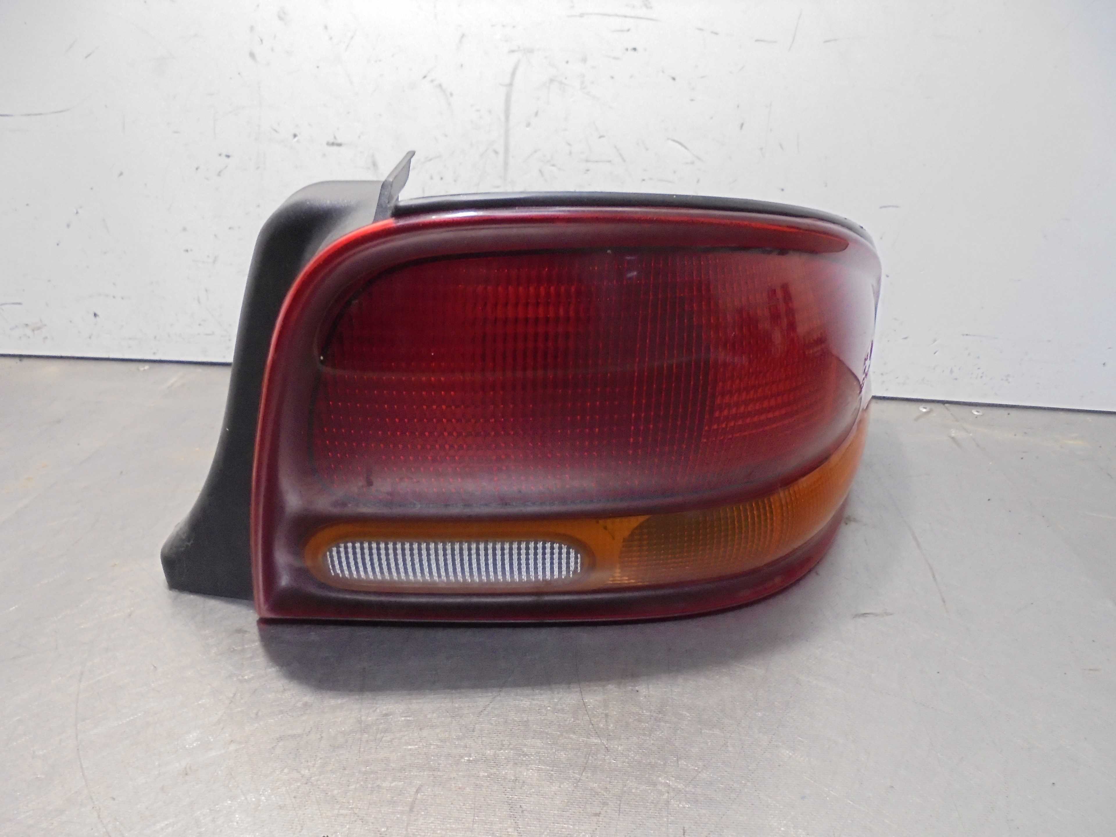 Recambio de piloto trasero derecho para chrysler stratus berlina (ja) 2.5 v6 le referencia OEM IAM 4630156  
