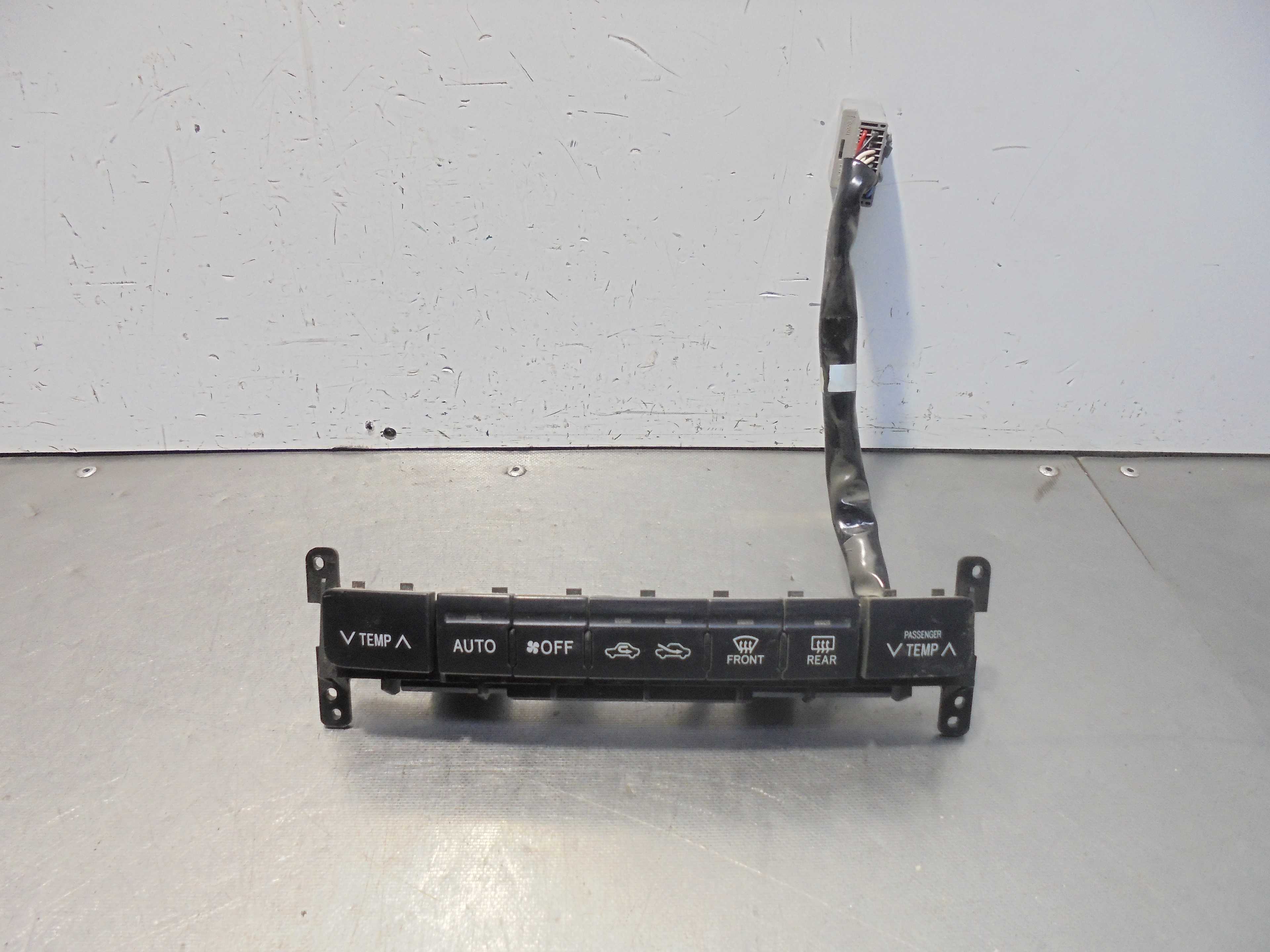 Recambio de mando climatizador para toyota land cruiser (j12) 3.0 turbodiesel referencia OEM IAM 6559440070  