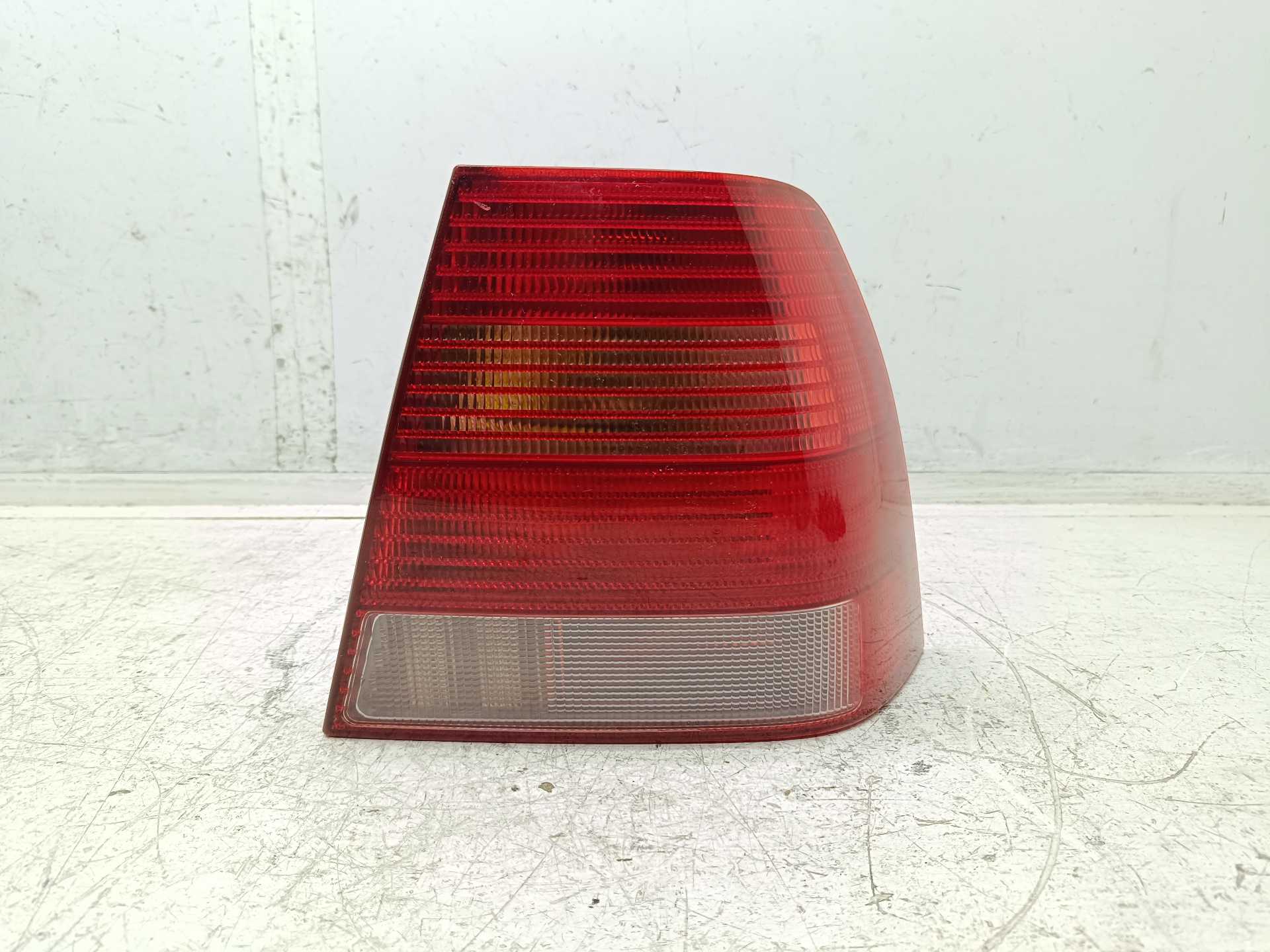 Recambio de piloto trasero derecho para volkswagen bora berlina (1j2) conceptline referencia OEM IAM 1J5945257  