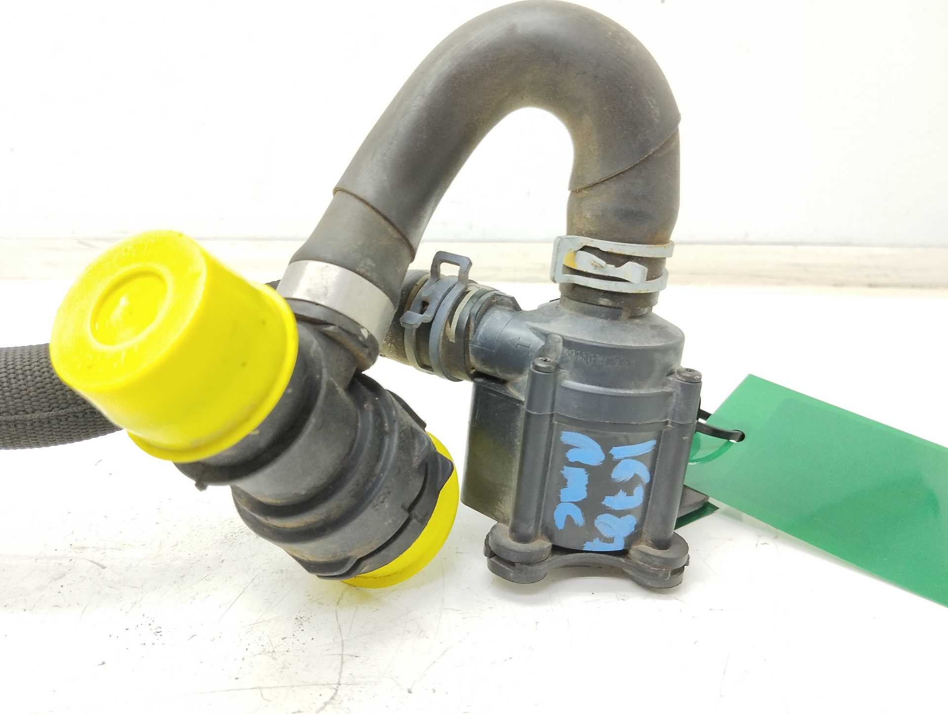 Recambio de bomba agua para volkswagen golf vii lim. 2.0 tsi referencia OEM IAM 5Q0965561B 5Q0121599AD 704071330