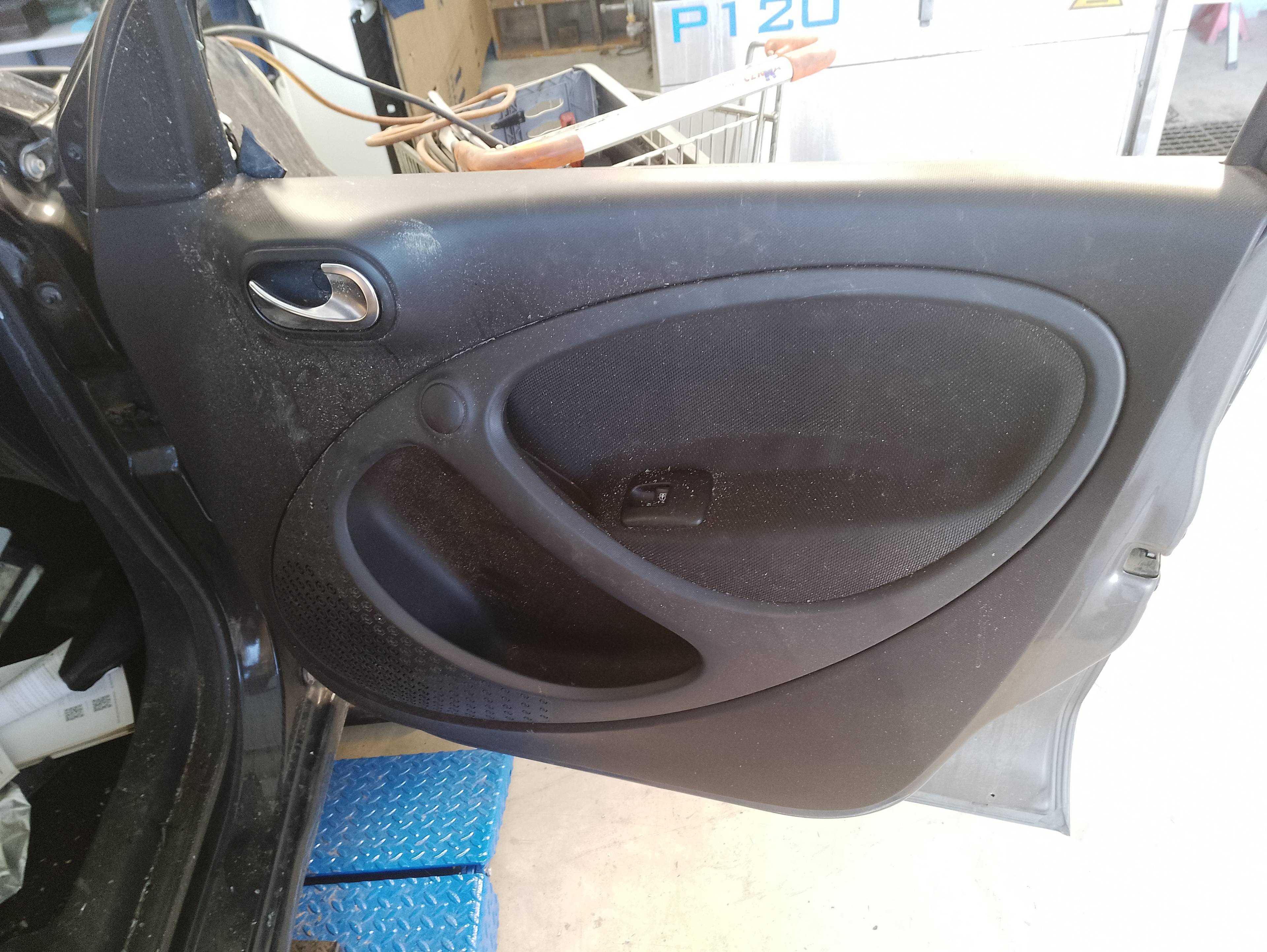 Recambio de guarnecido puerta delantera derecha para smart forfour basis (52kw) (453.042) referencia OEM IAM  A4537200002 