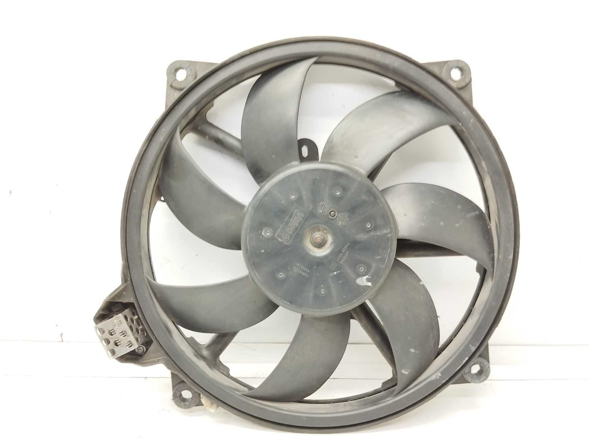 Recambio de electroventilador para renault megane iii berlina 5 p 1.2 16v referencia OEM IAM M135493 100028205 VALEO