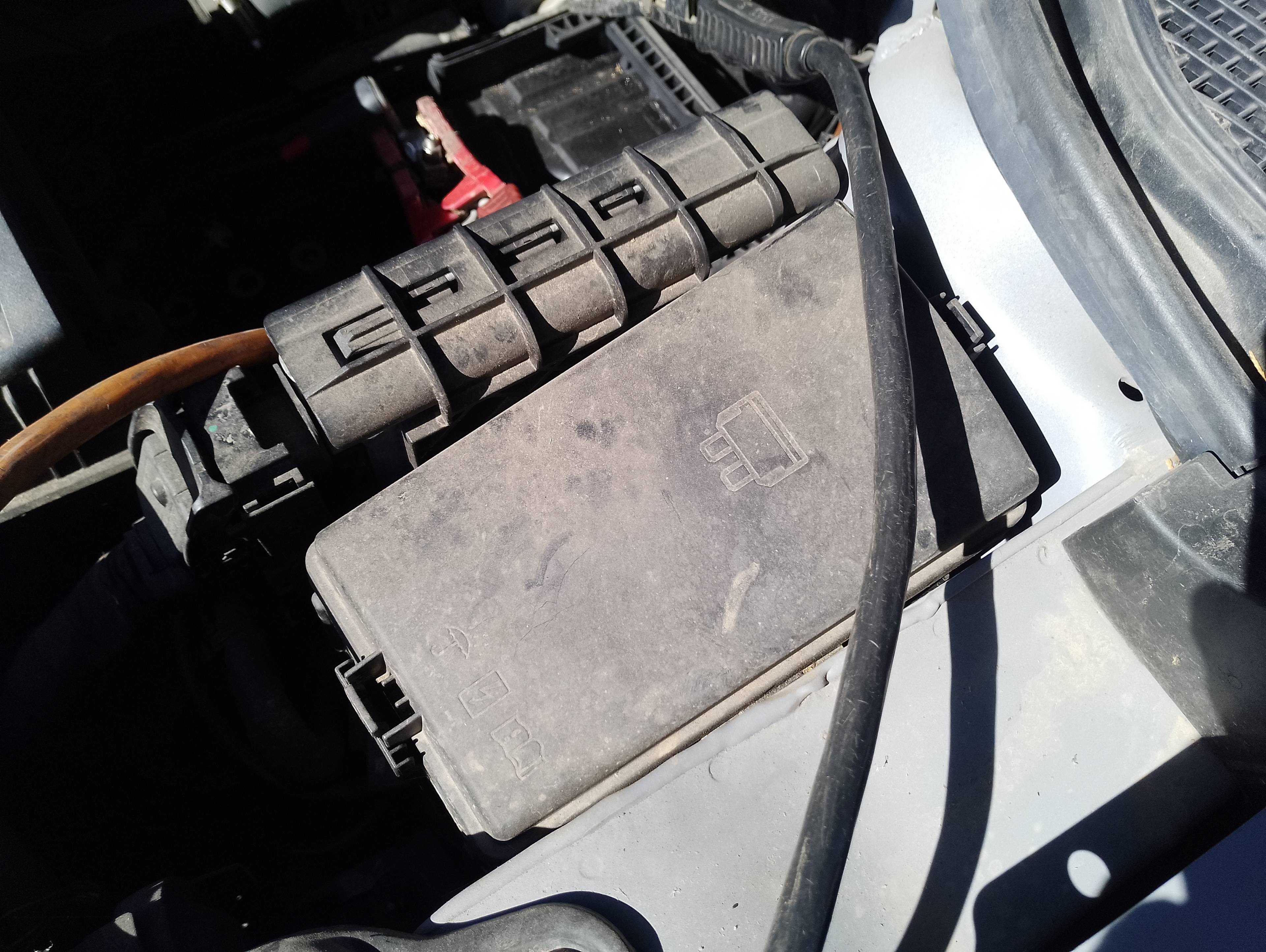 Recambio de caja reles / fusibles para volkswagen t-roc (d11) basis referencia OEM IAM   