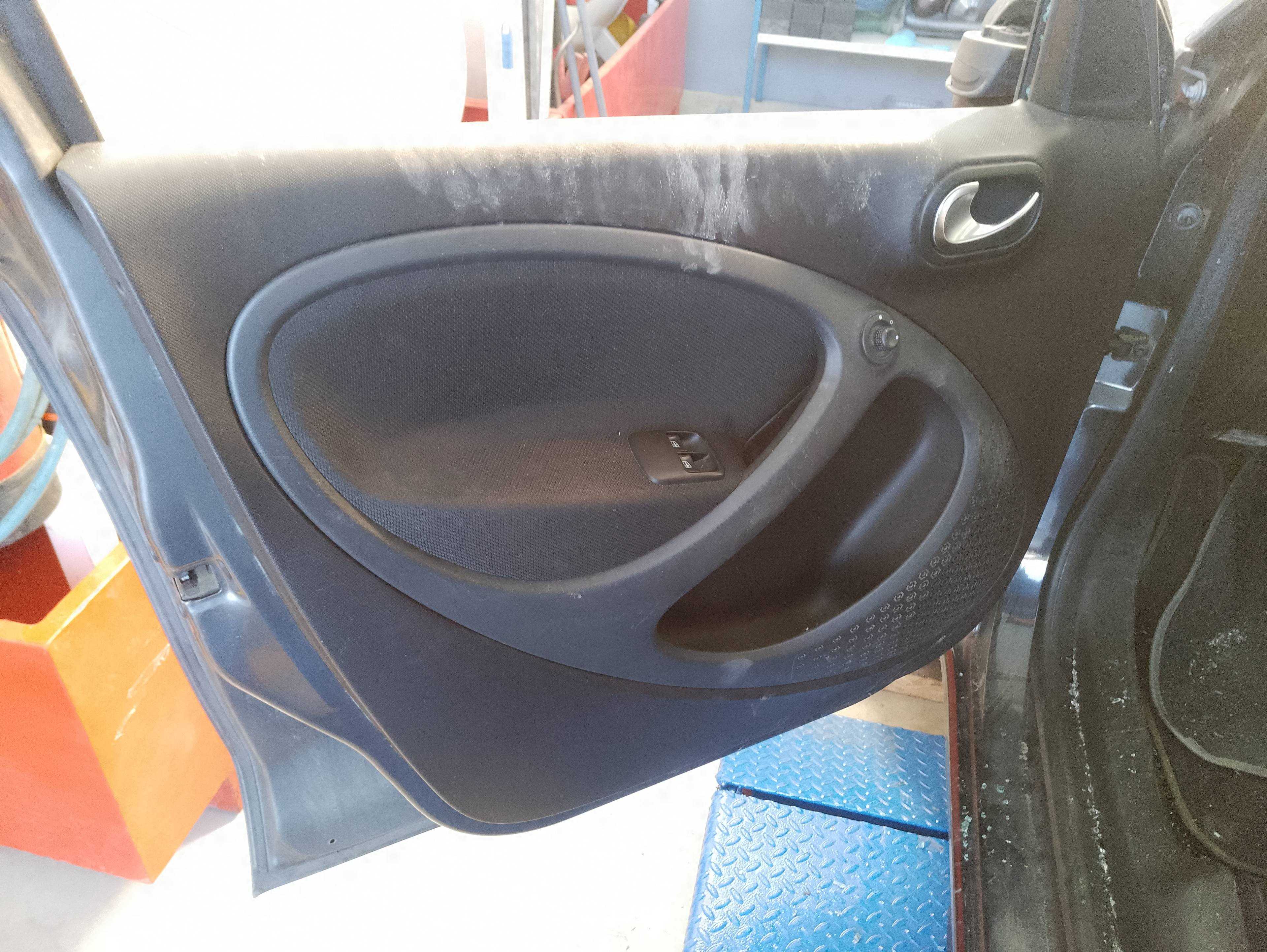 Recambio de guarnecido puerta delantera izquierda para smart forfour basis (52kw) (453.042) referencia OEM IAM 809011242R A45372