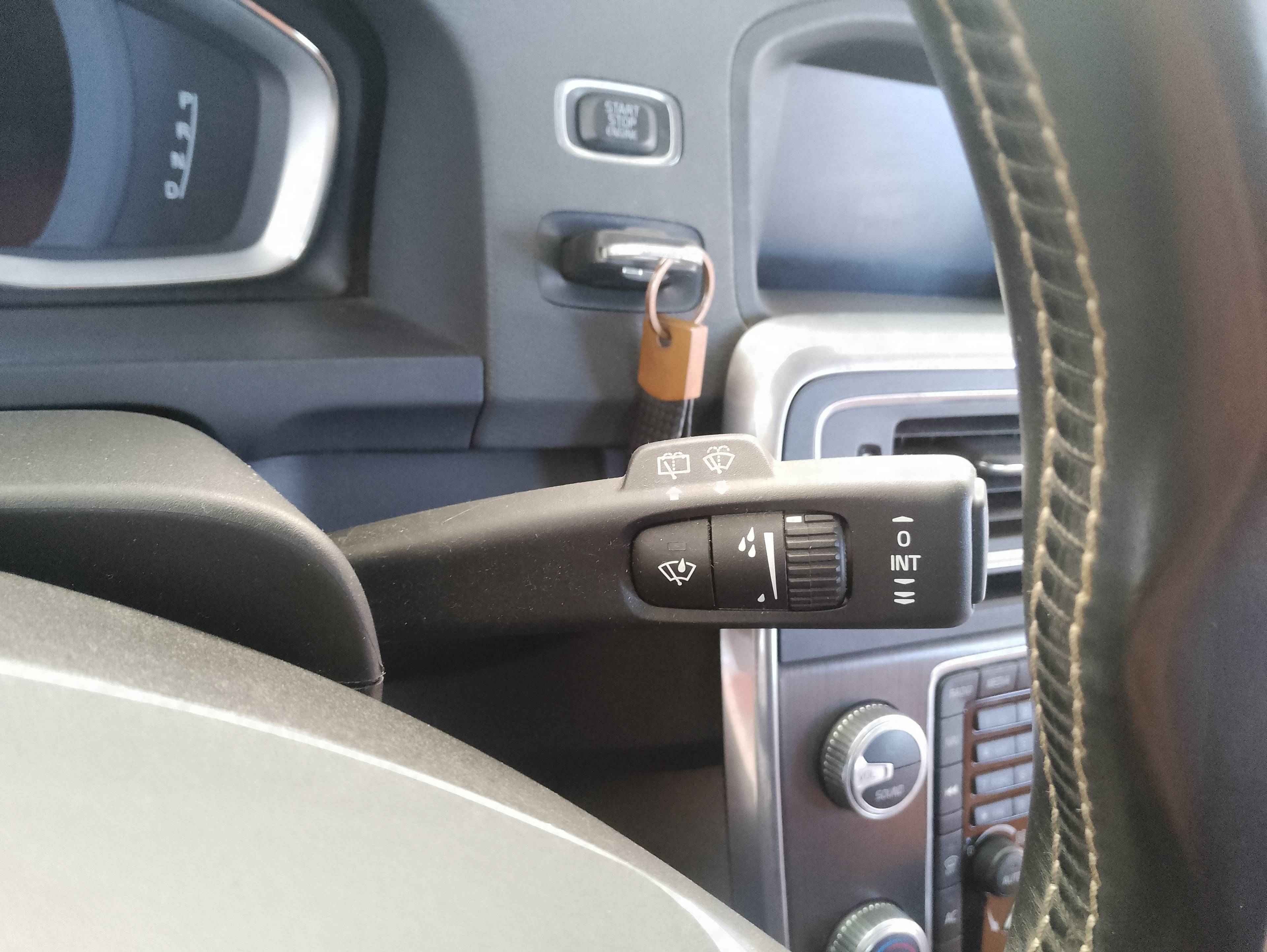 Recambio de mando limpia para volvo v60 kombi plug-in hybrid awd referencia OEM IAM   