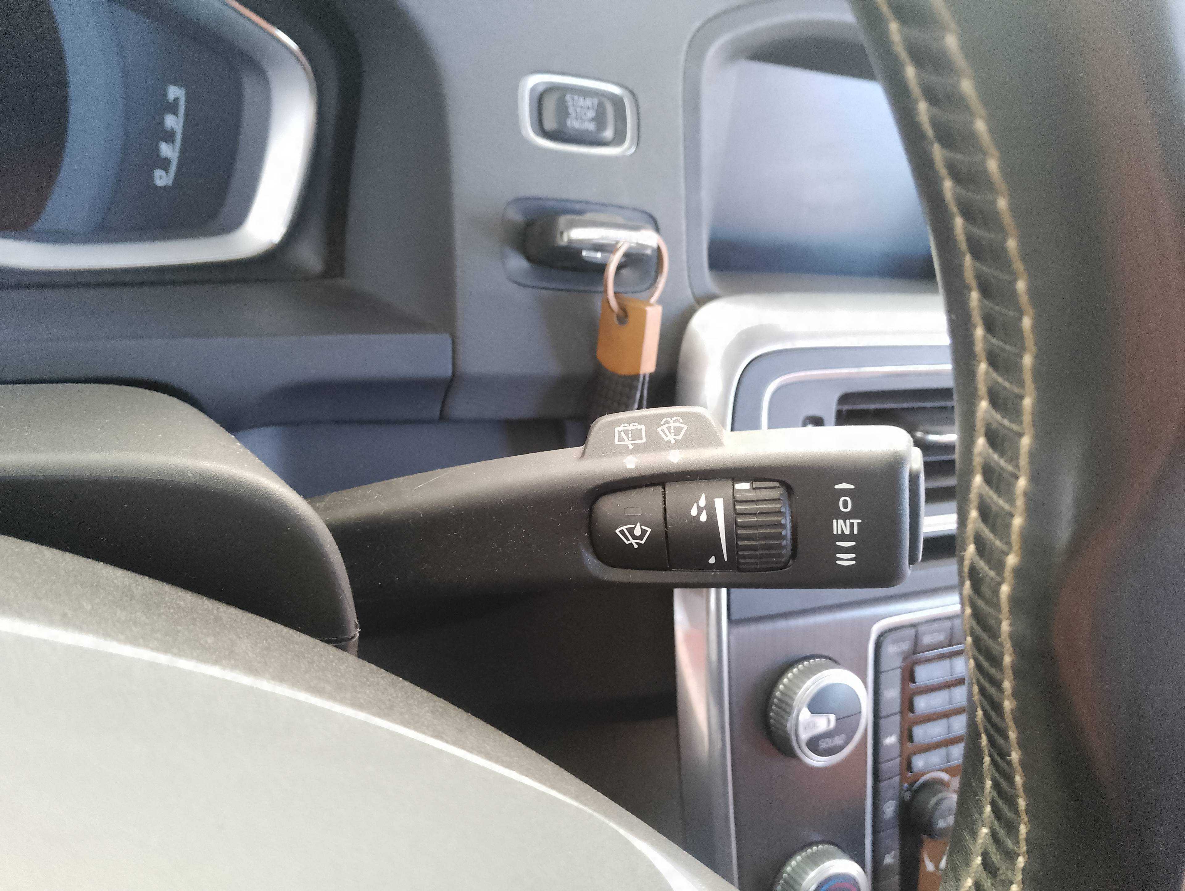 Recambio de mando limpia para volvo v60 kombi plug-in hybrid awd referencia OEM IAM   