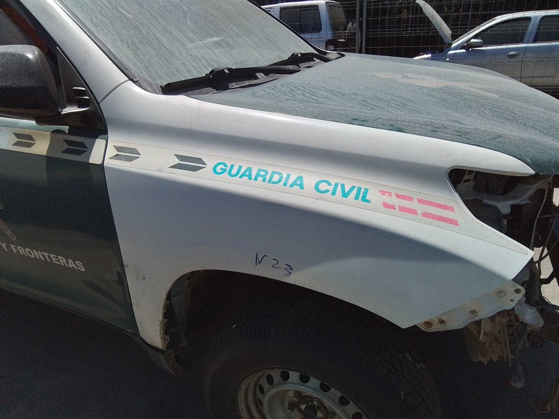 Recambio de aleta delantera derecha para toyota land cruiser (j15) basis referencia OEM IAM   