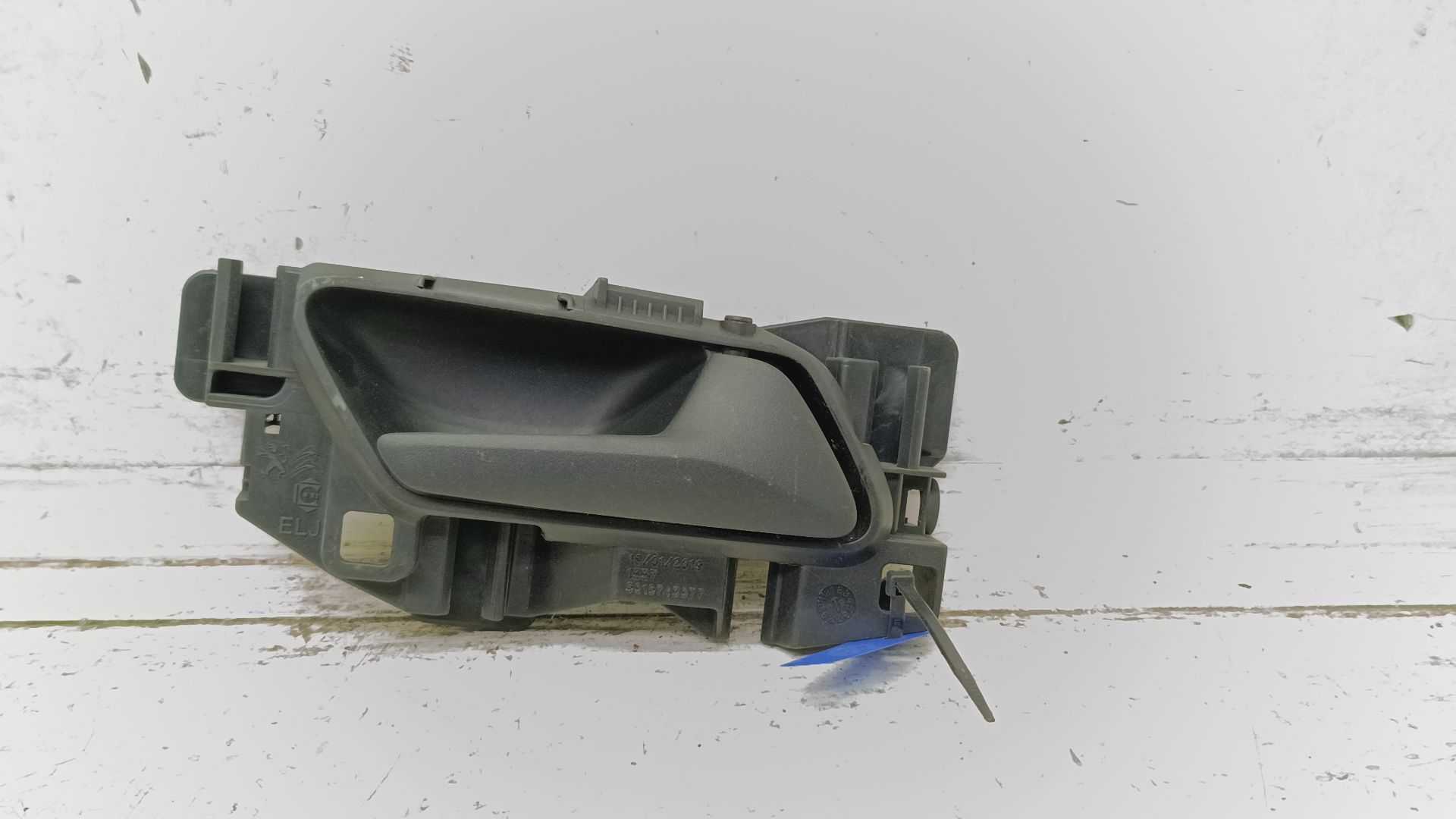 Recambio de maneta interior delantera derecha para peugeot partner grip l1 referencia OEM IAM 98197438ZD  