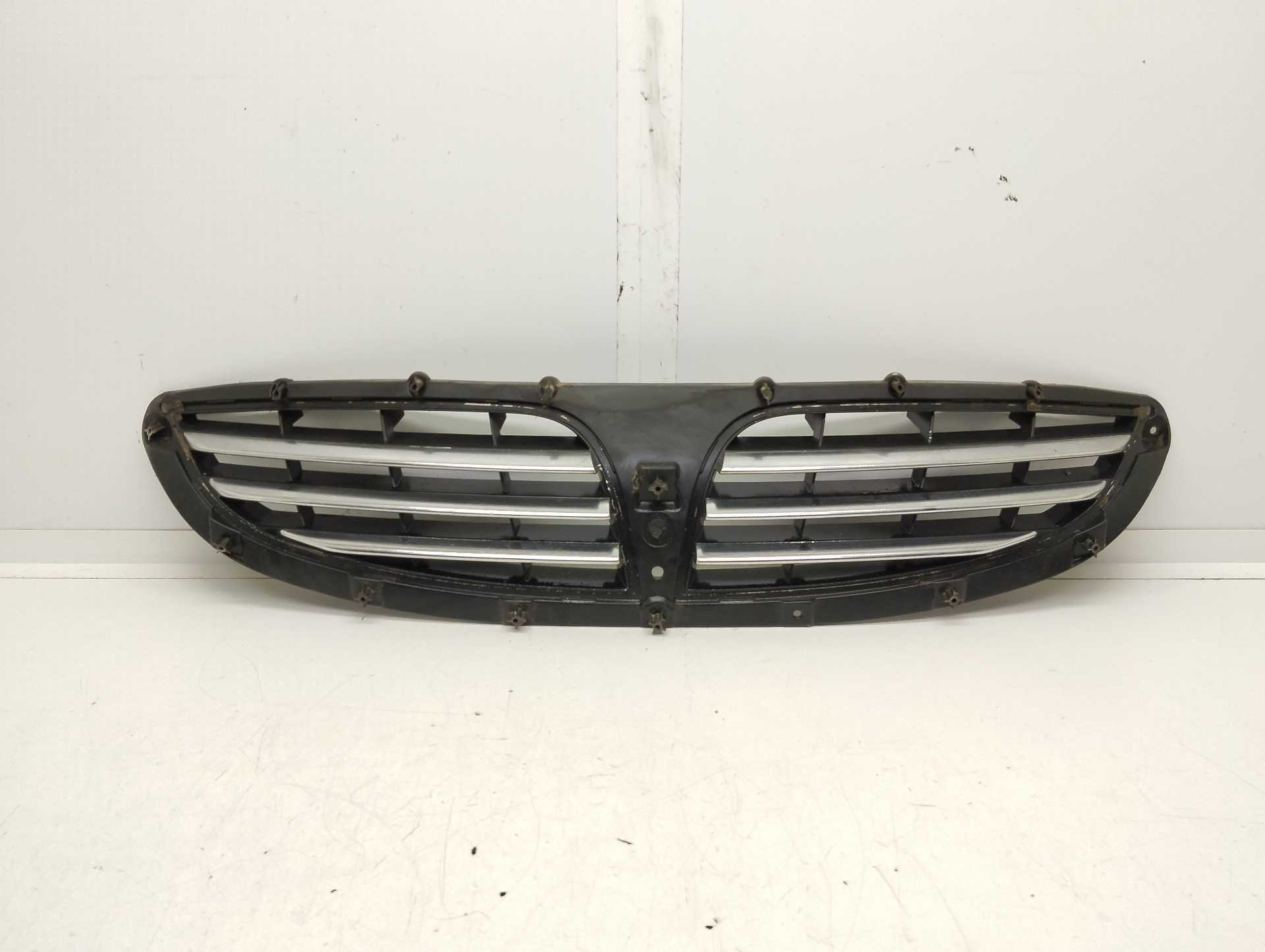 Recambio de rejilla delantera para ssangyong kyron 2.0 referencia OEM IAM 7945109000  
