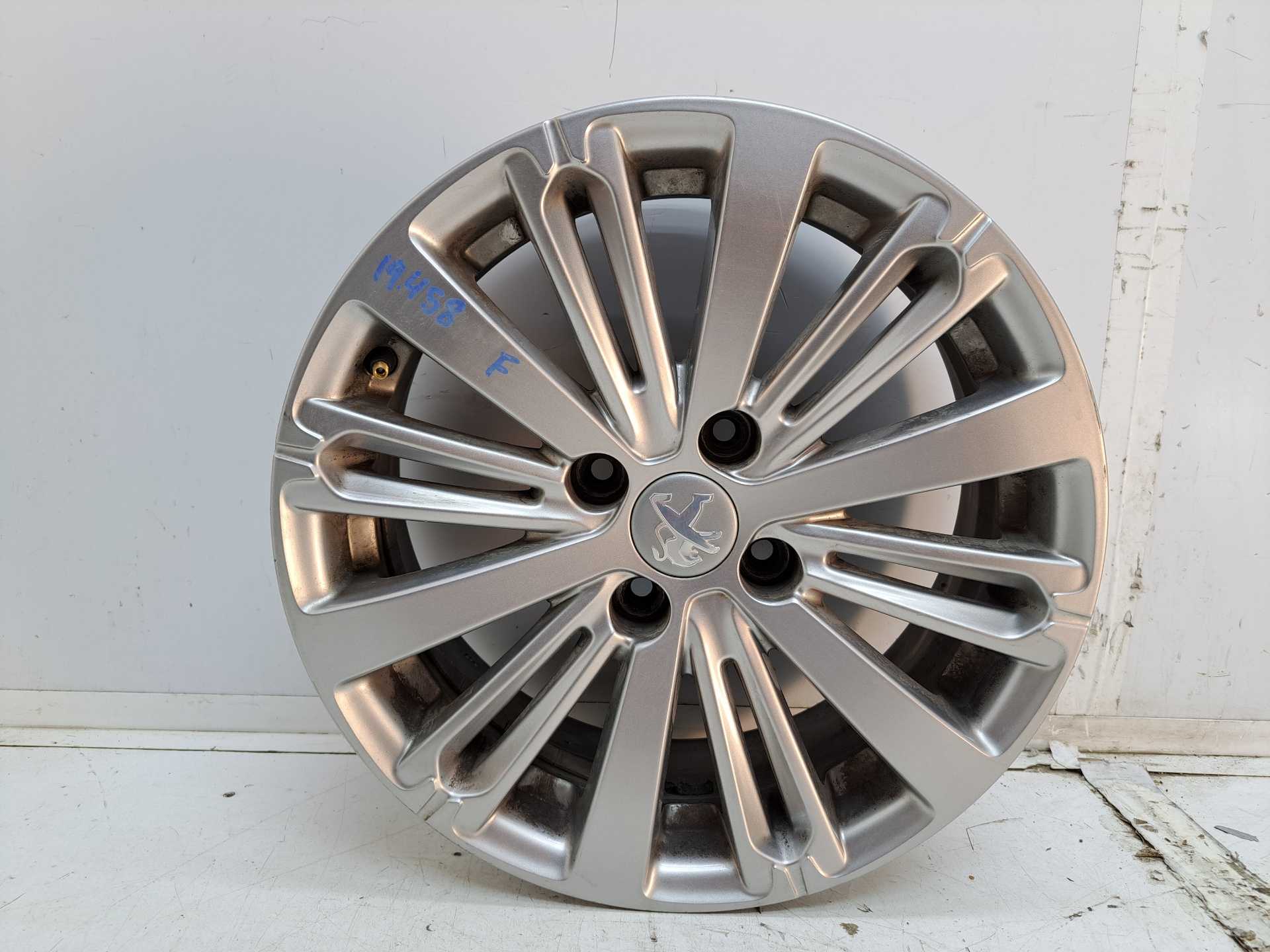 Recambio de llanta para peugeot 208 style referencia OEM IAM R16 9808137577 