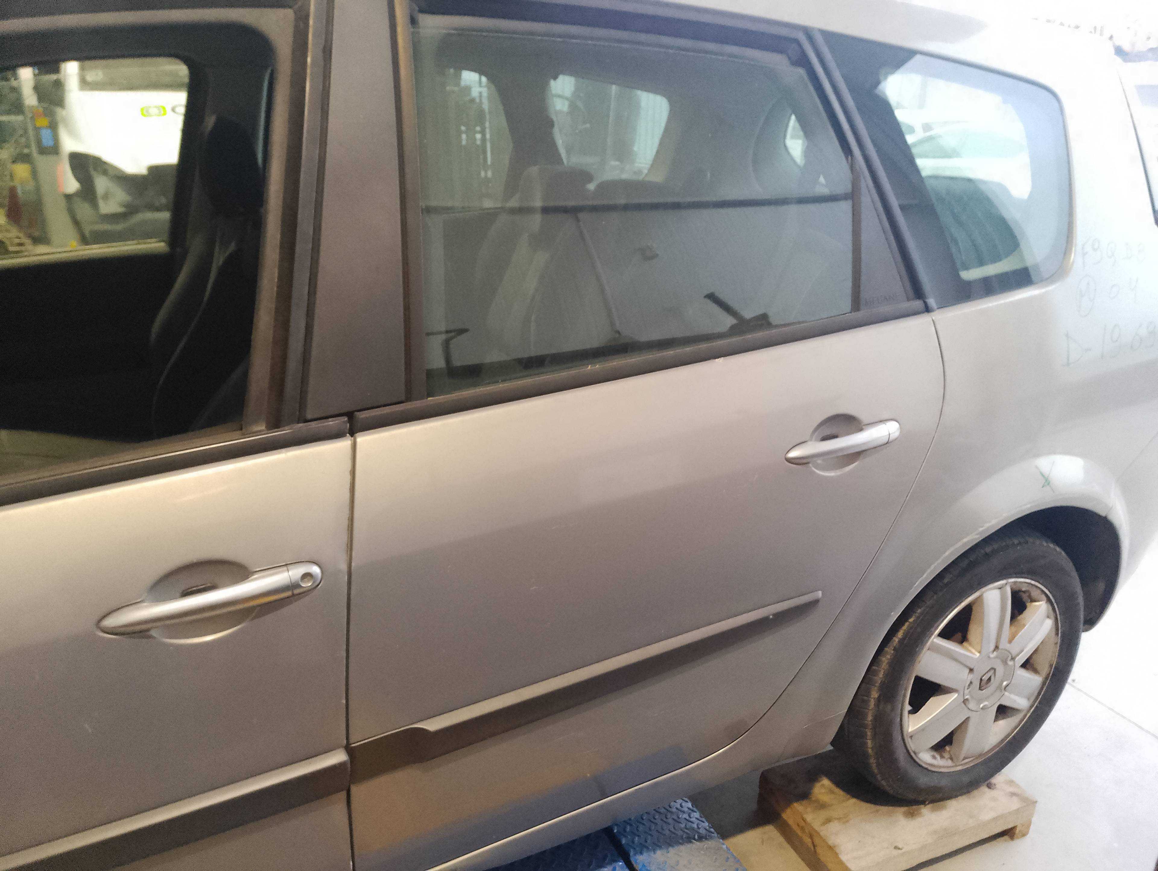 Recambio de puerta trasera izquierda para renault scenic ii confort authentique referencia OEM IAM   