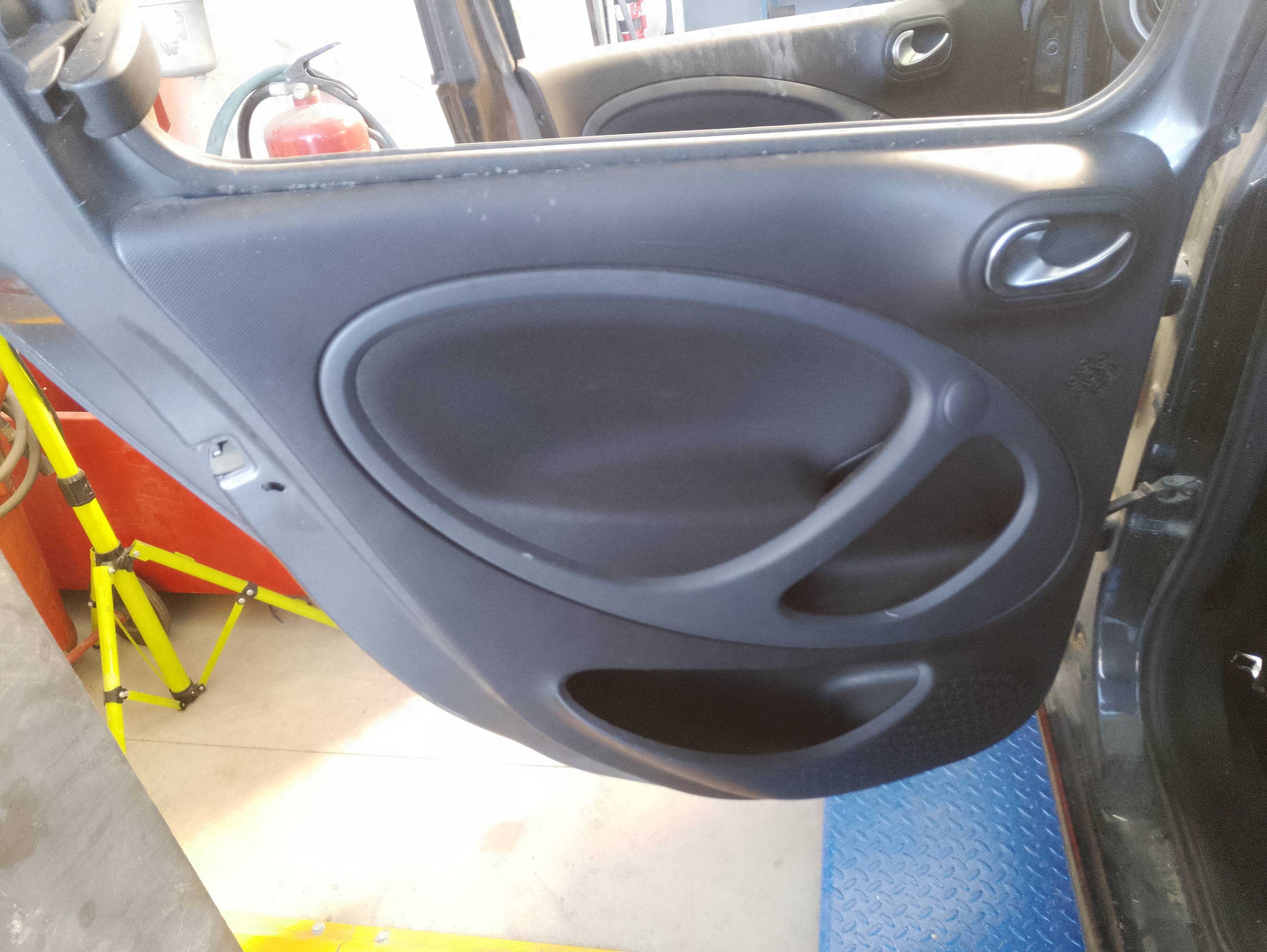 Recambio de guarnecido puerta trasera izquierda para smart forfour basis (52kw) (453.042) referencia OEM IAM 829A11291R A4537307