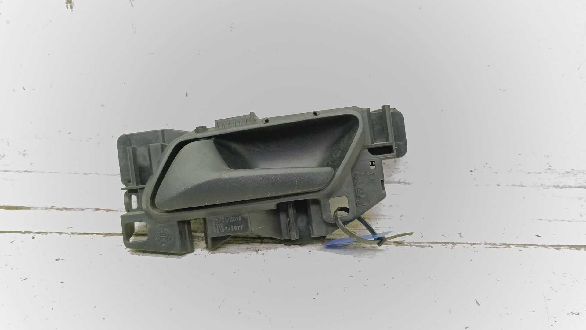 Recambio de maneta interior delantera izquierda para peugeot partner grip l1 referencia OEM IAM 98197439ZD  