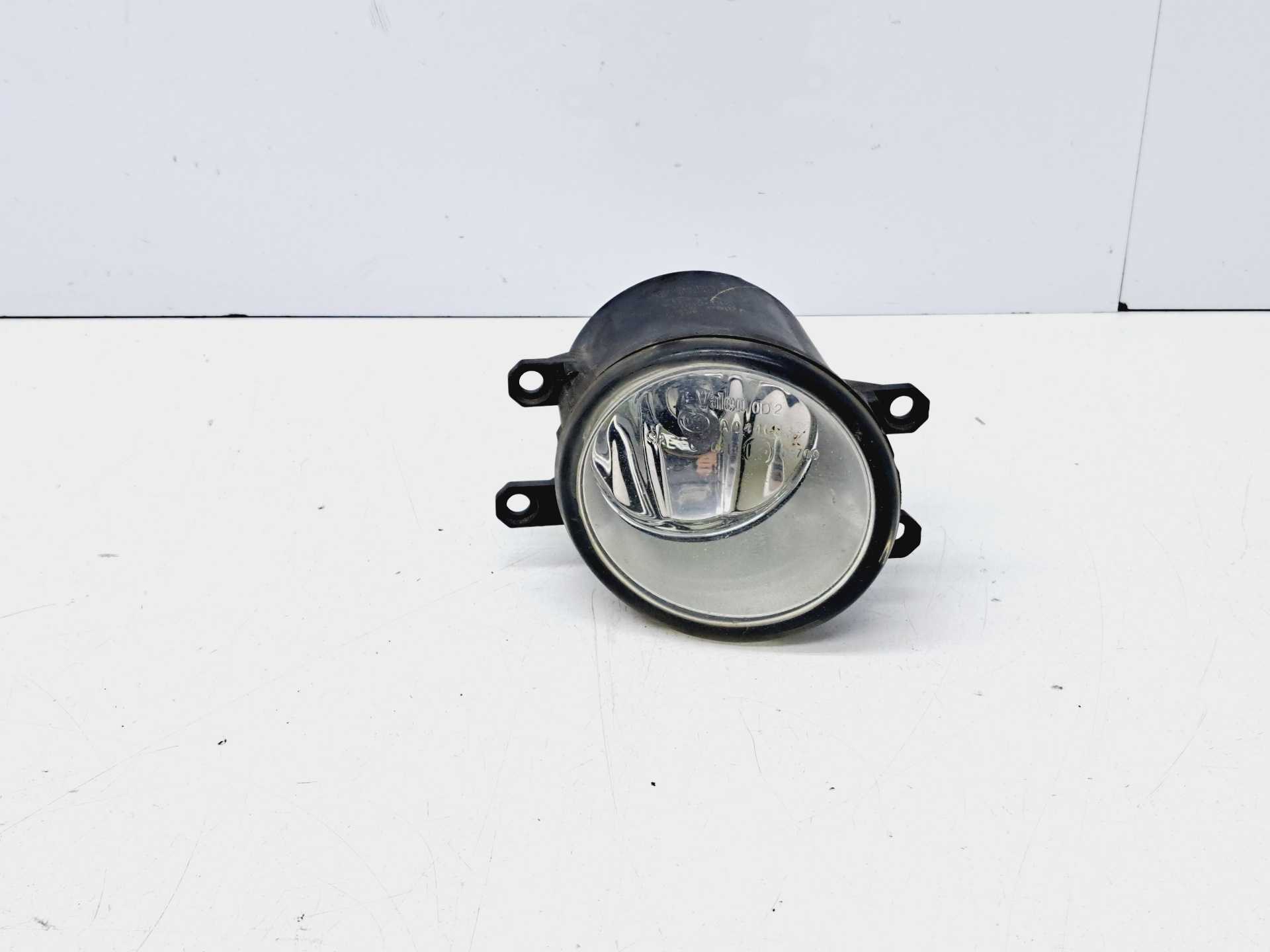 Recambio de faro antiniebla derecho para toyota yaris 1.4 turbodiesel cat referencia OEM IAM 812100D041 VALEO 