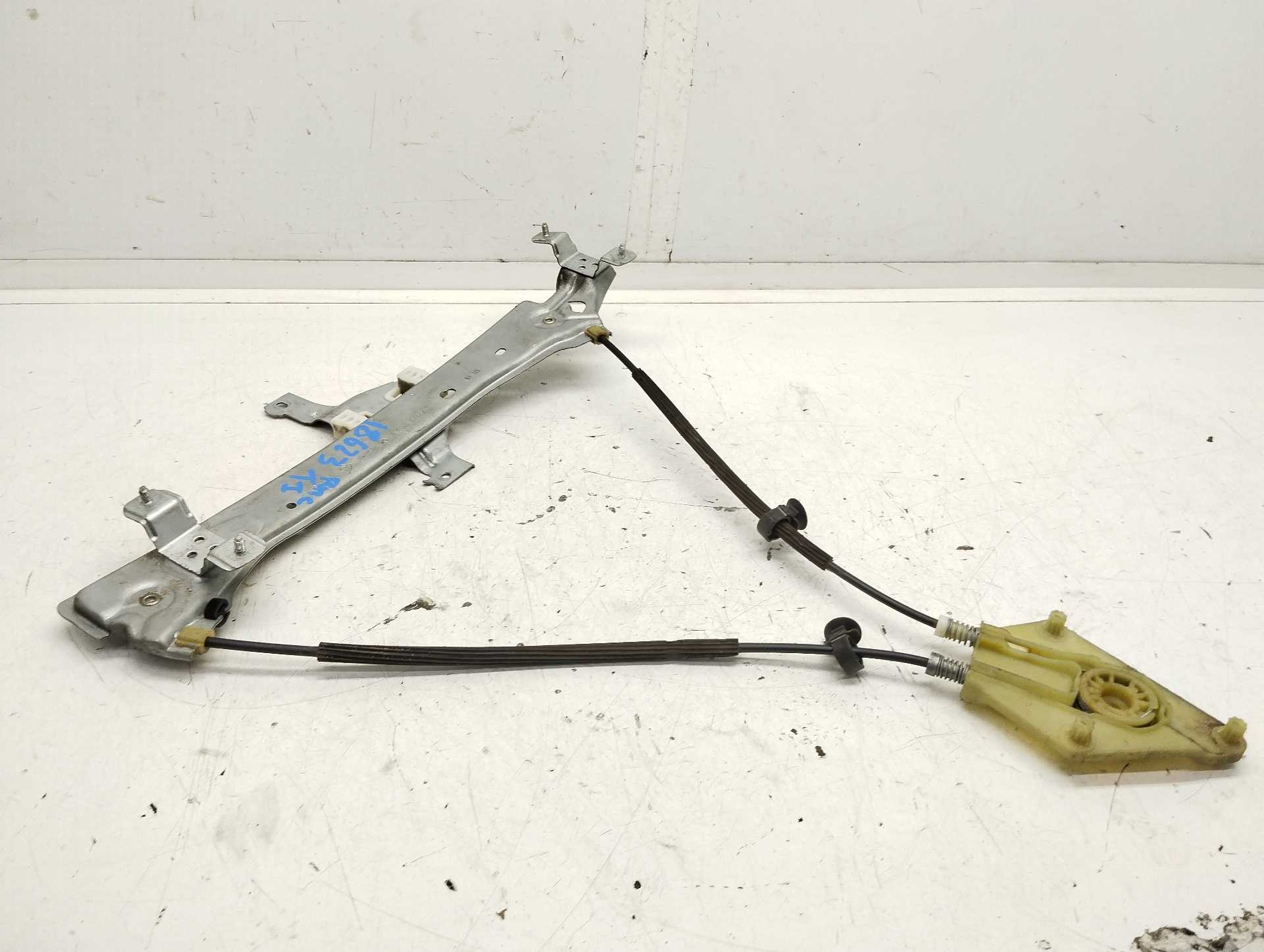 Recambio de elevalunas trasero izquierdo para renault megane iii berlina 5 p 1.2 16v referencia OEM IAM 827210003R 966716101 