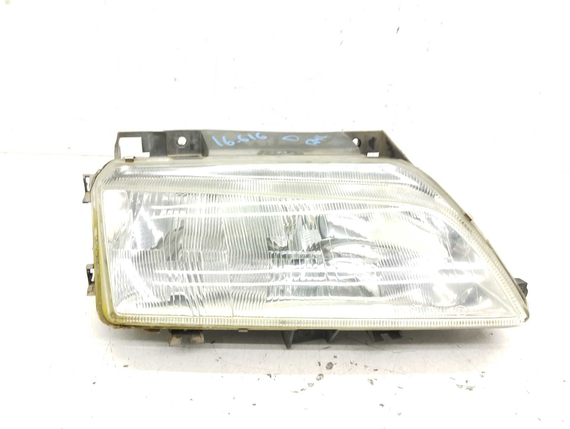 Recambio de faro derecho para citroën xantia berlina 2.0 hdi cat (rhy / dw10td) referencia OEM IAM 88205034D  