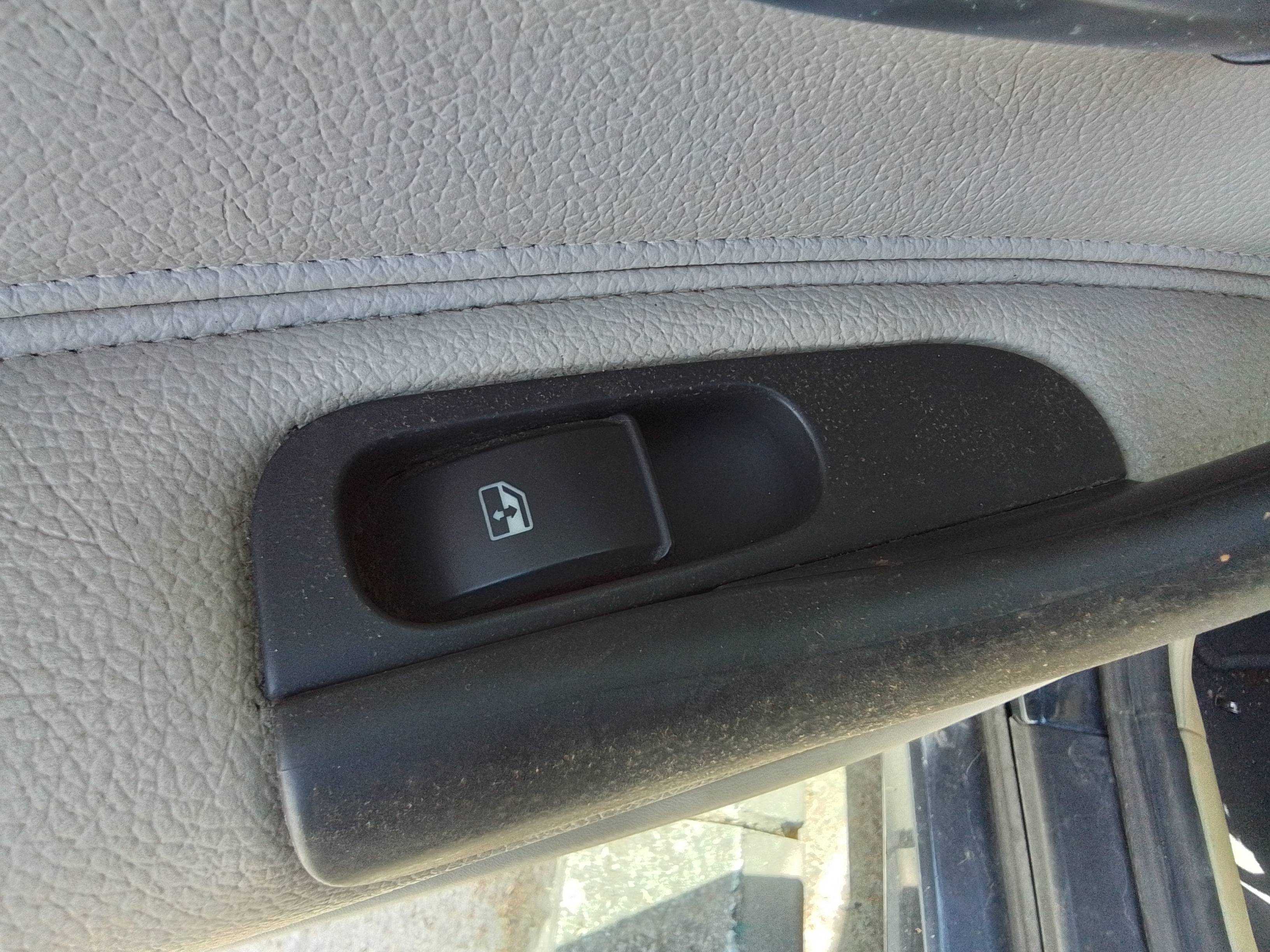 Recambio de mando elevalunas trasero izquierdo para saab 9-3 berlina 1.9 tid cat referencia OEM IAM   