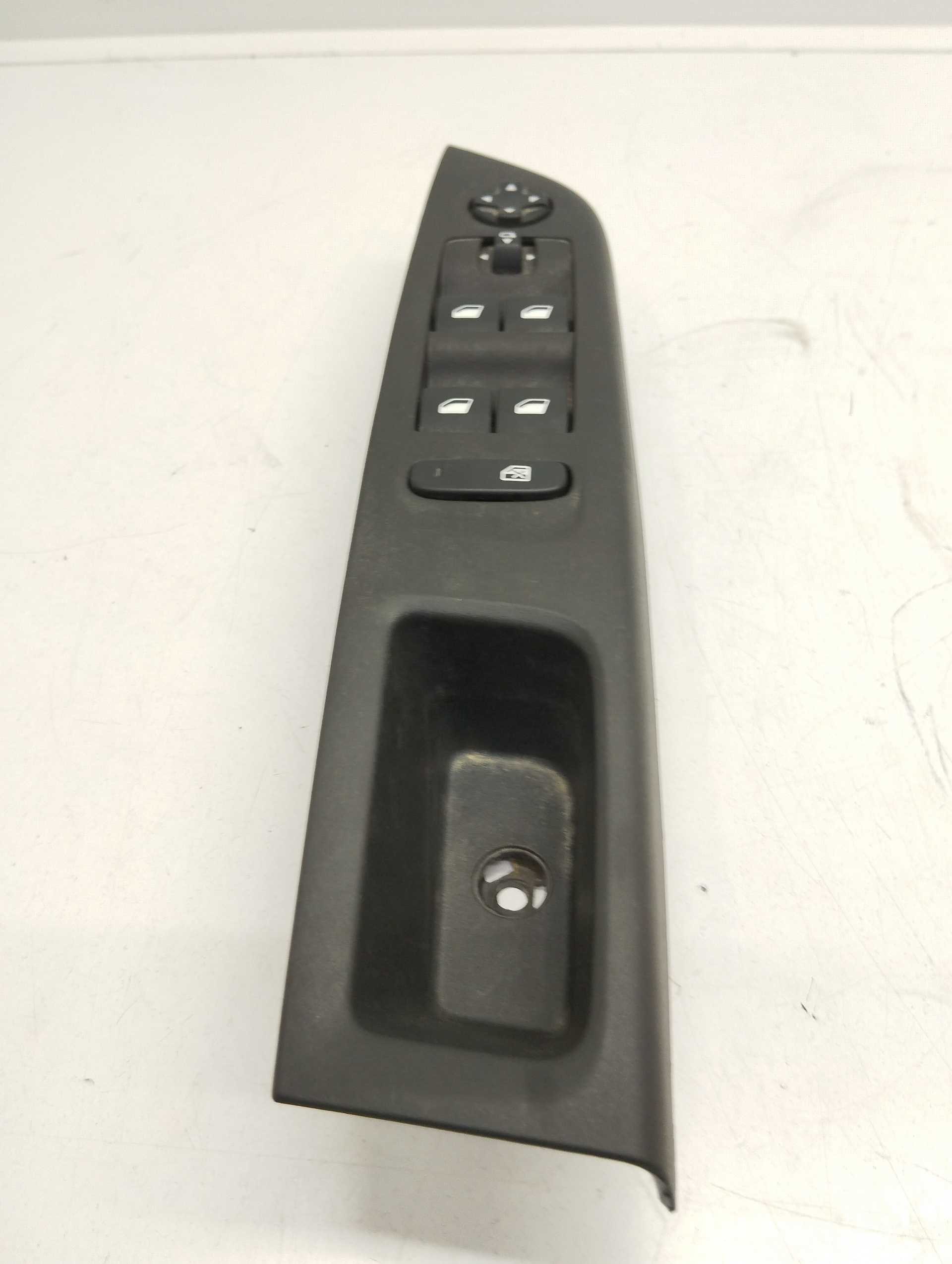 Recambio de mando elevalunas delantero izquierdo para opel corsa f edition referencia OEM IAM 96788264ZD 10025551 