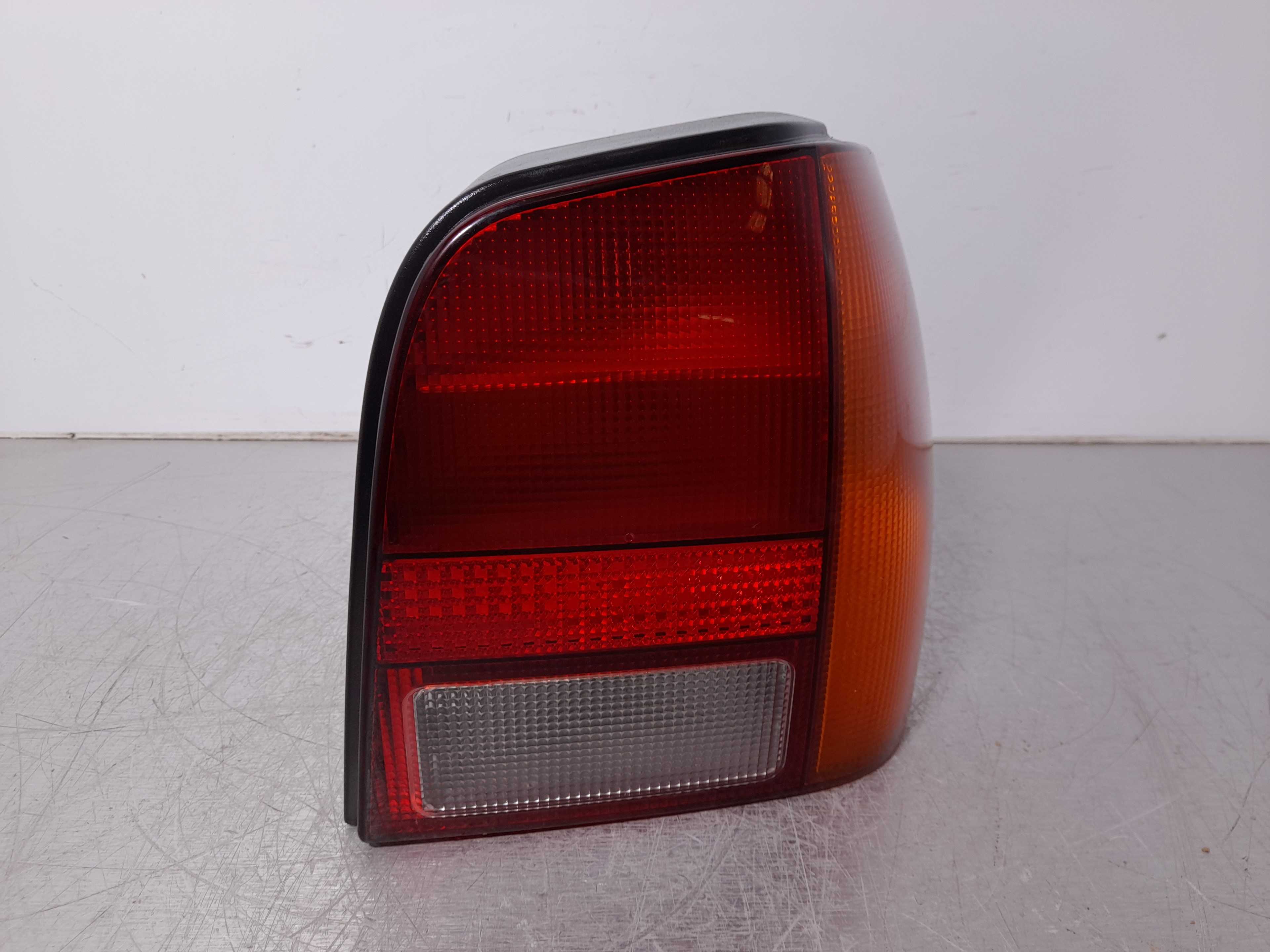 Recambio de piloto trasero derecho para volkswagen polo berlina (6n1) concept referencia OEM IAM 6N0945095  
