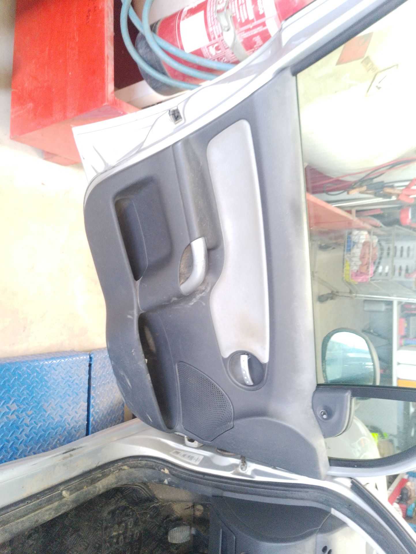 Recambio de guarnecido puerta delantera izquierda para citroën c3 i (fc_, fn_) 1.4 hdi referencia OEM IAM   