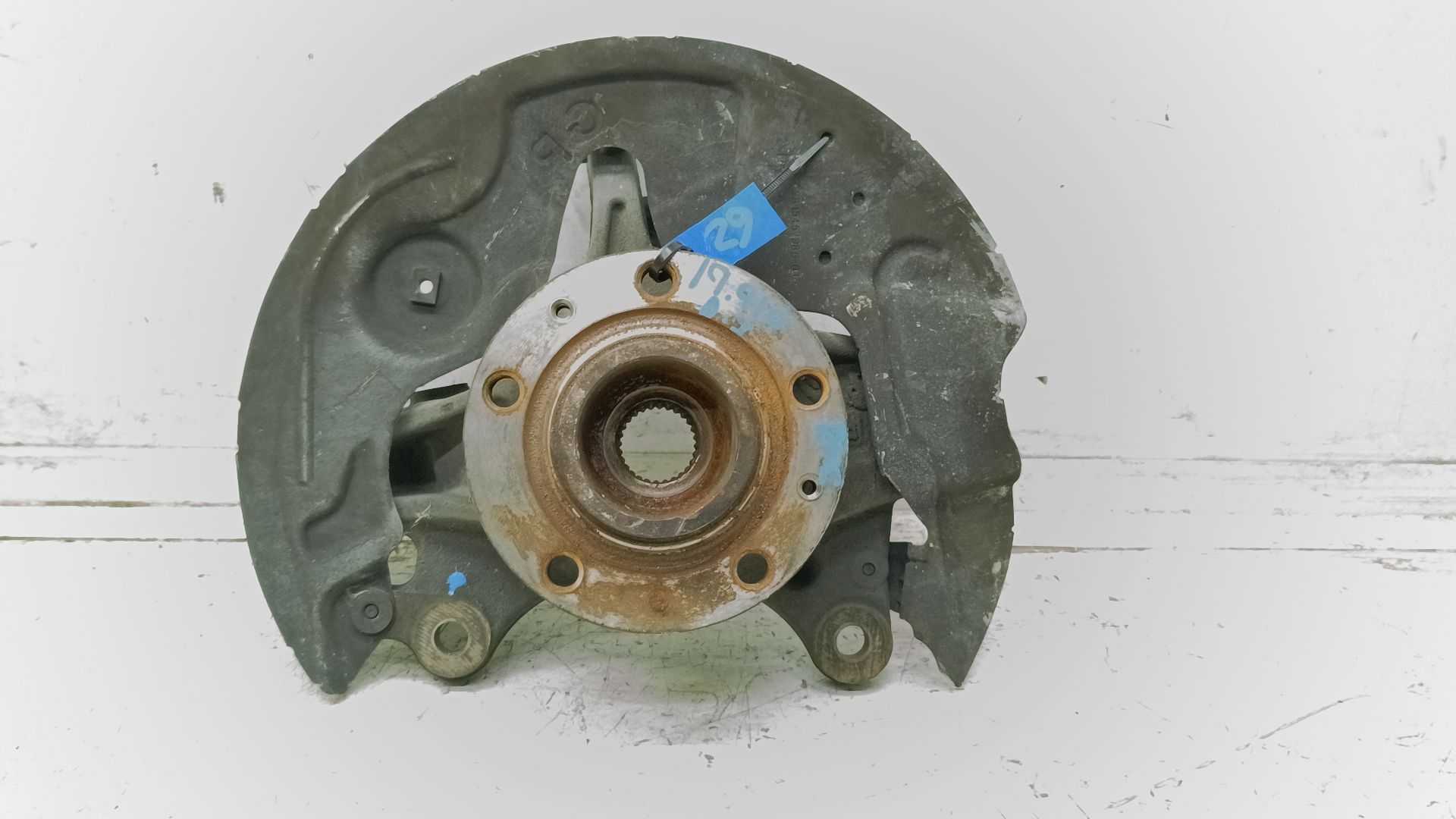 Recambio de mangueta delantera izquierda para peugeot partner grip l1 referencia OEM IAM 1647857180  