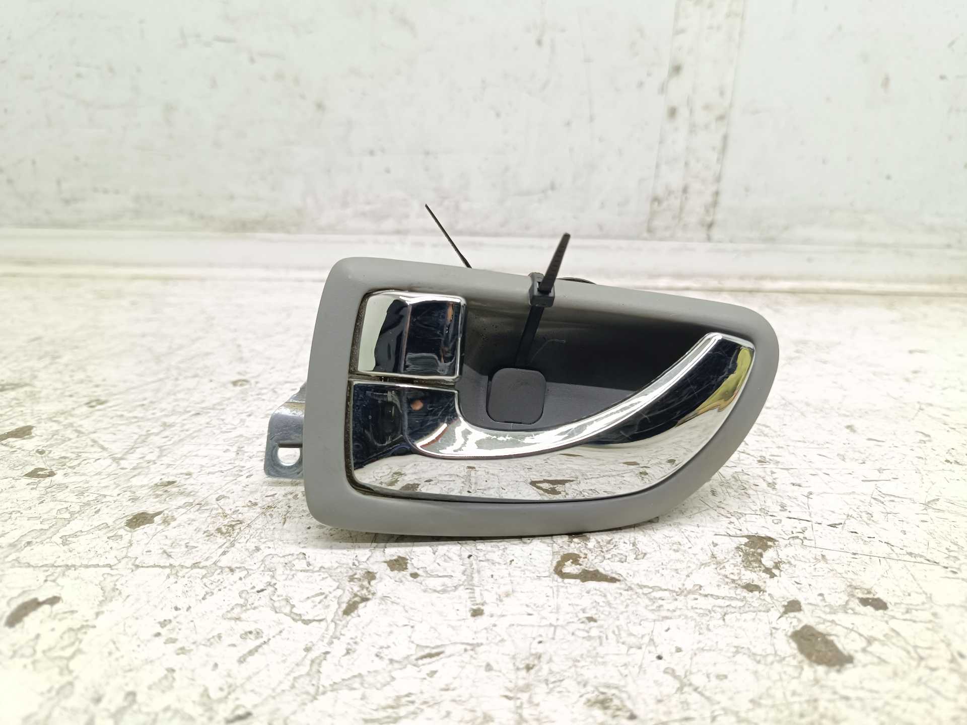 Recambio de maneta interior trasera izquierda para kia sorento 2.5 crdi active referencia OEM IAM 826213E000  