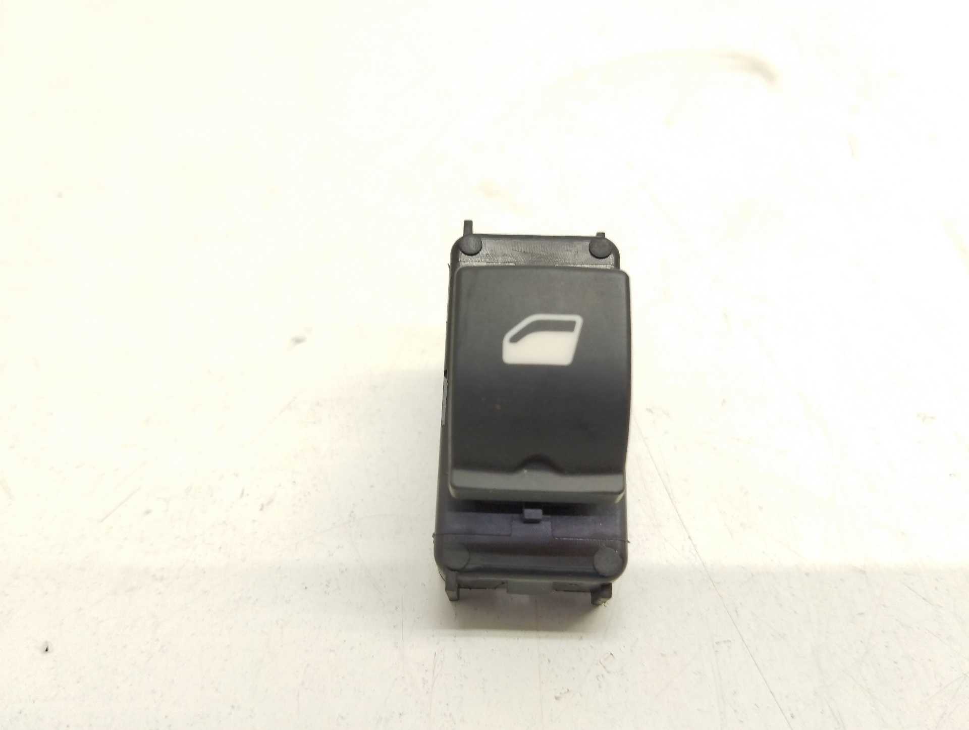 Recambio de mando elevalunas trasero derecho para opel corsa f edition referencia OEM IAM   