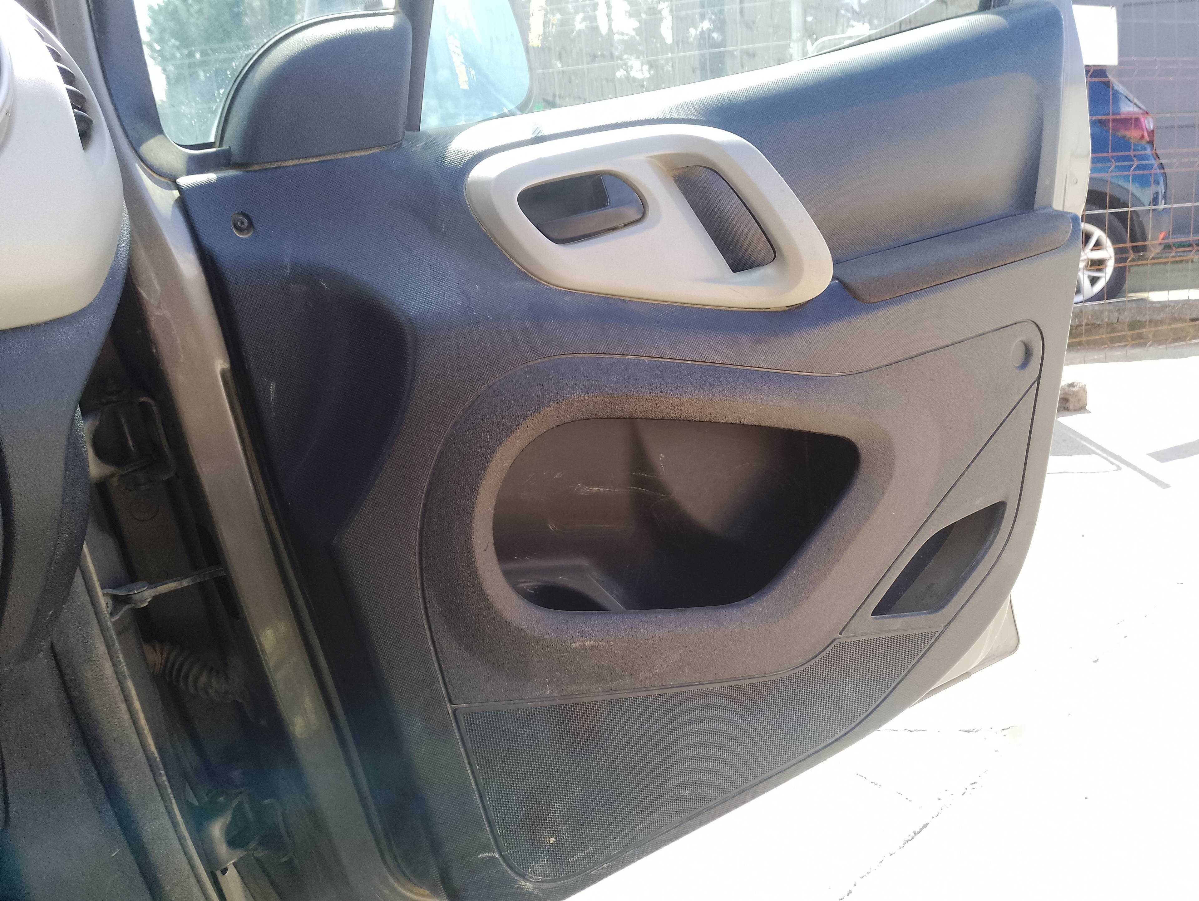 Recambio de guarnecido puerta delantera derecha para citroën berlingo station wagon xtr referencia OEM IAM   