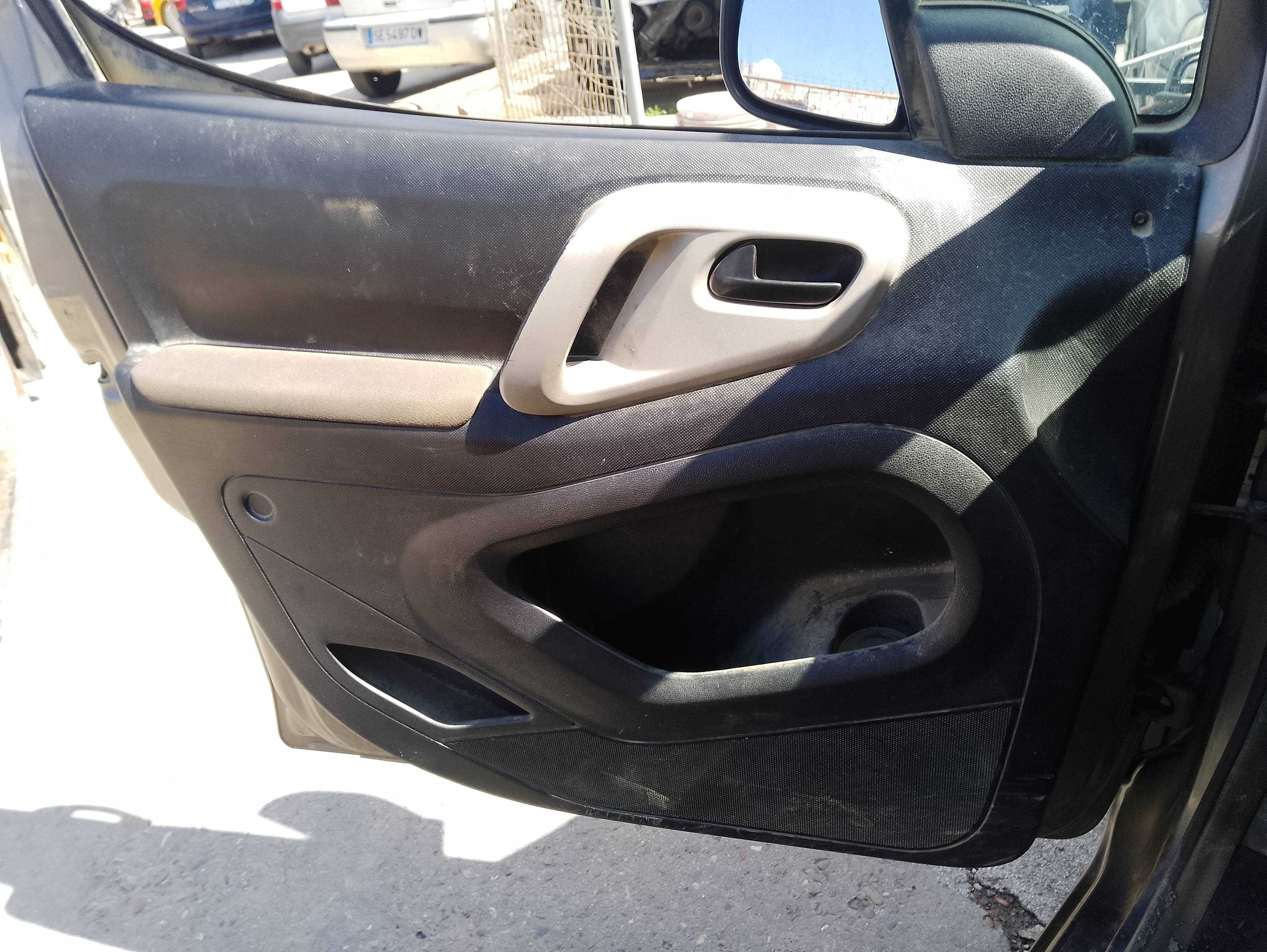 Recambio de guarnecido puerta delantera izquierda para citroën berlingo station wagon xtr referencia OEM IAM   