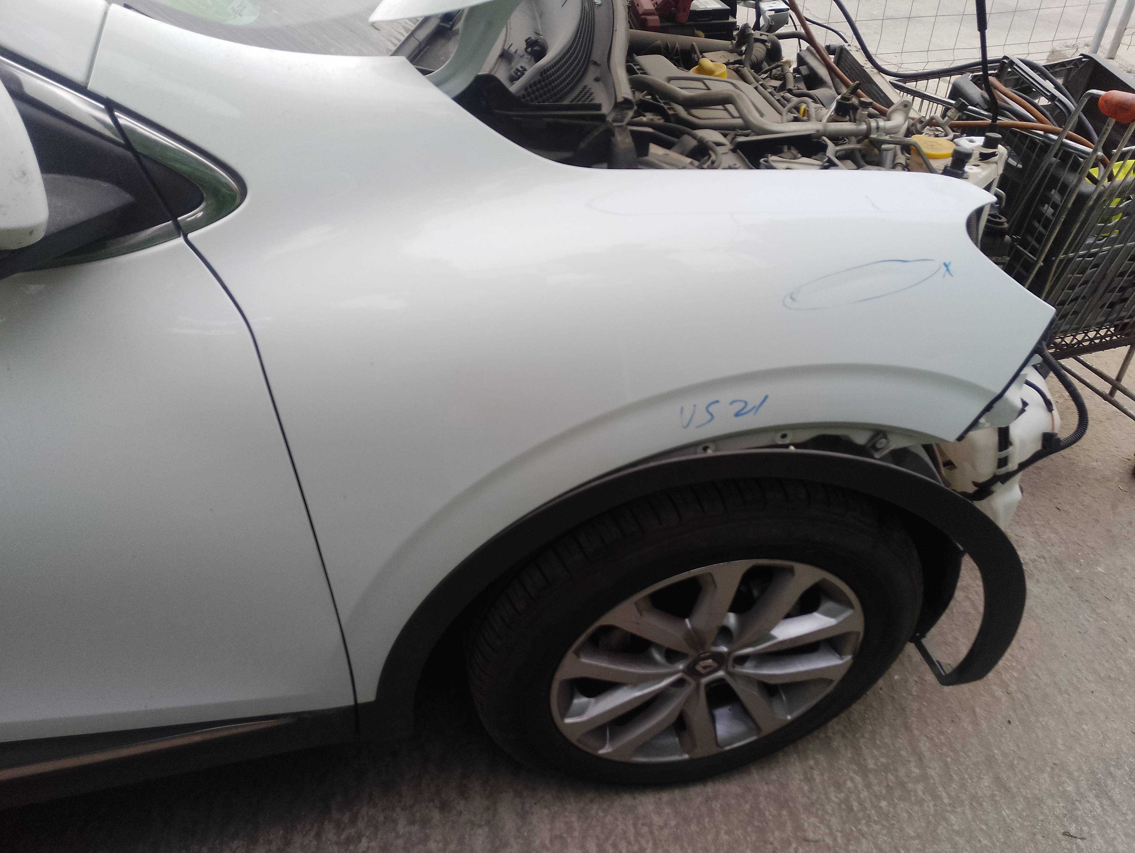 Recambio de aleta delantera derecha para renault kadjar bose edition referencia OEM IAM   