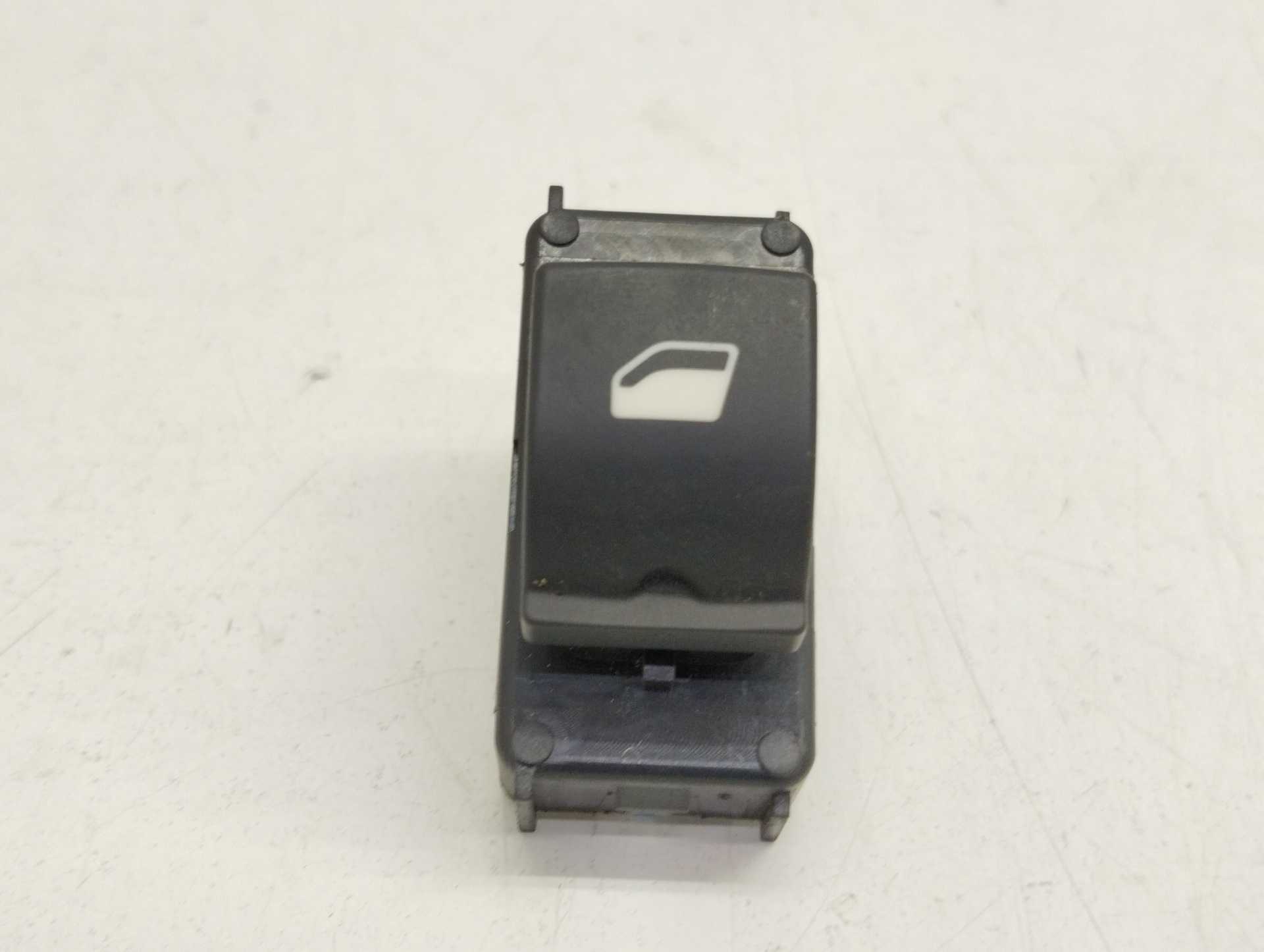 Recambio de mando elevalunas trasero izquierdo para opel corsa f edition referencia OEM IAM   