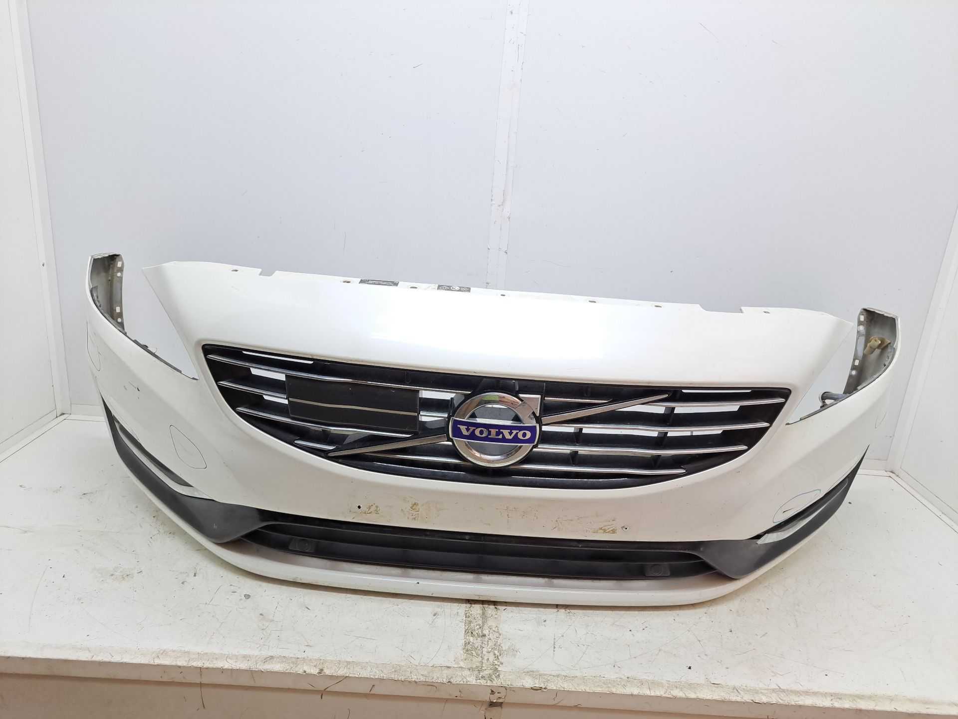 Recambio de paragolpes delantero para volvo v60 kombi plug-in hybrid awd referencia OEM IAM   