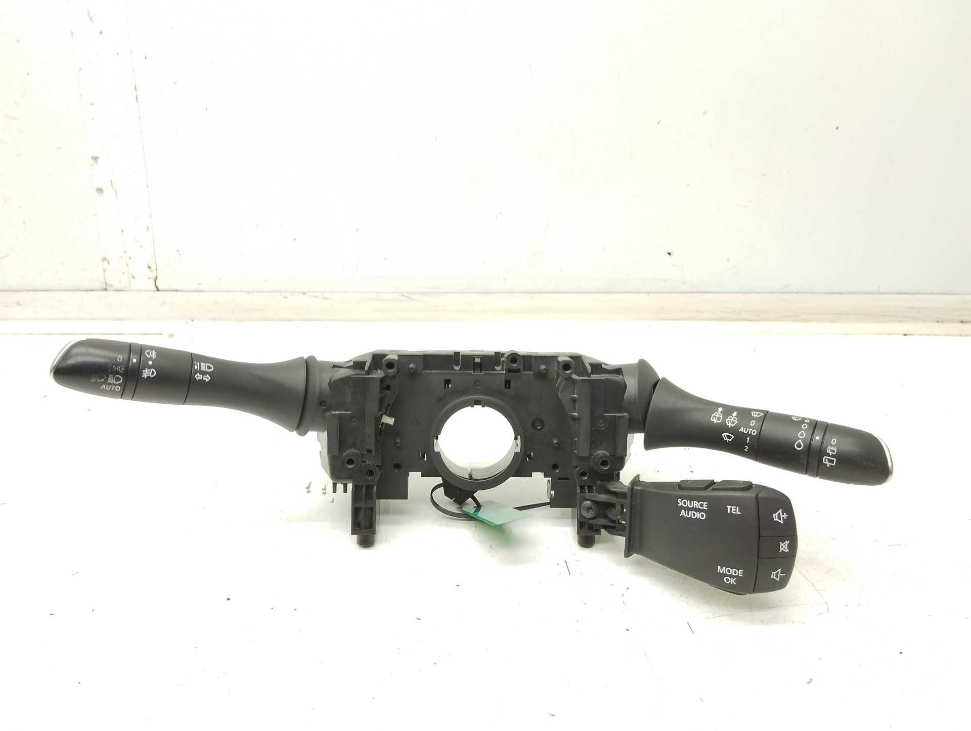 Recambio de mando luces para renault scenic iv black edition referencia OEM IAM 255678341R  