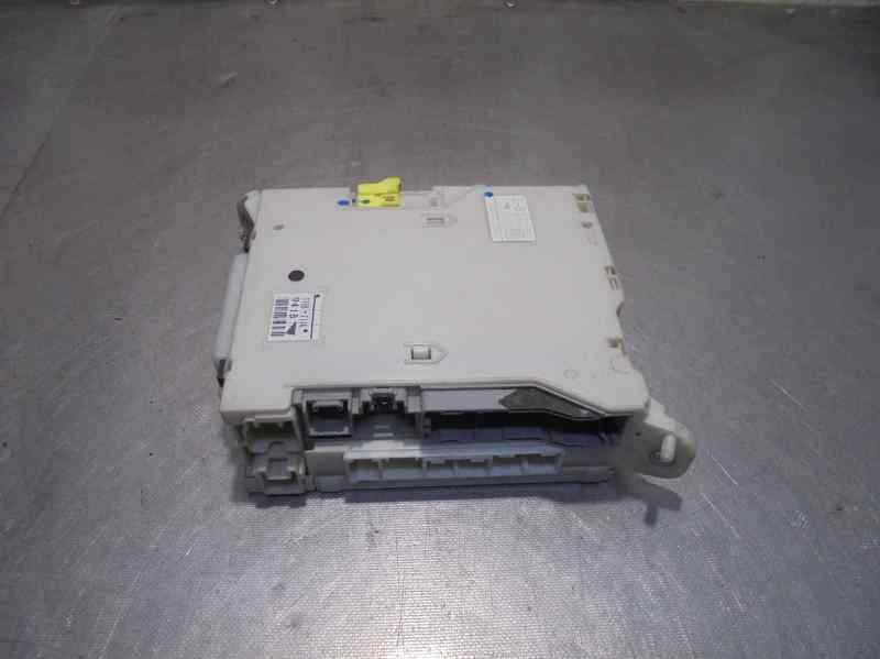 Recambio de caja reles / fusibles para lexus is200 (ds2/is2) 220d referencia OEM IAM 8273053050  