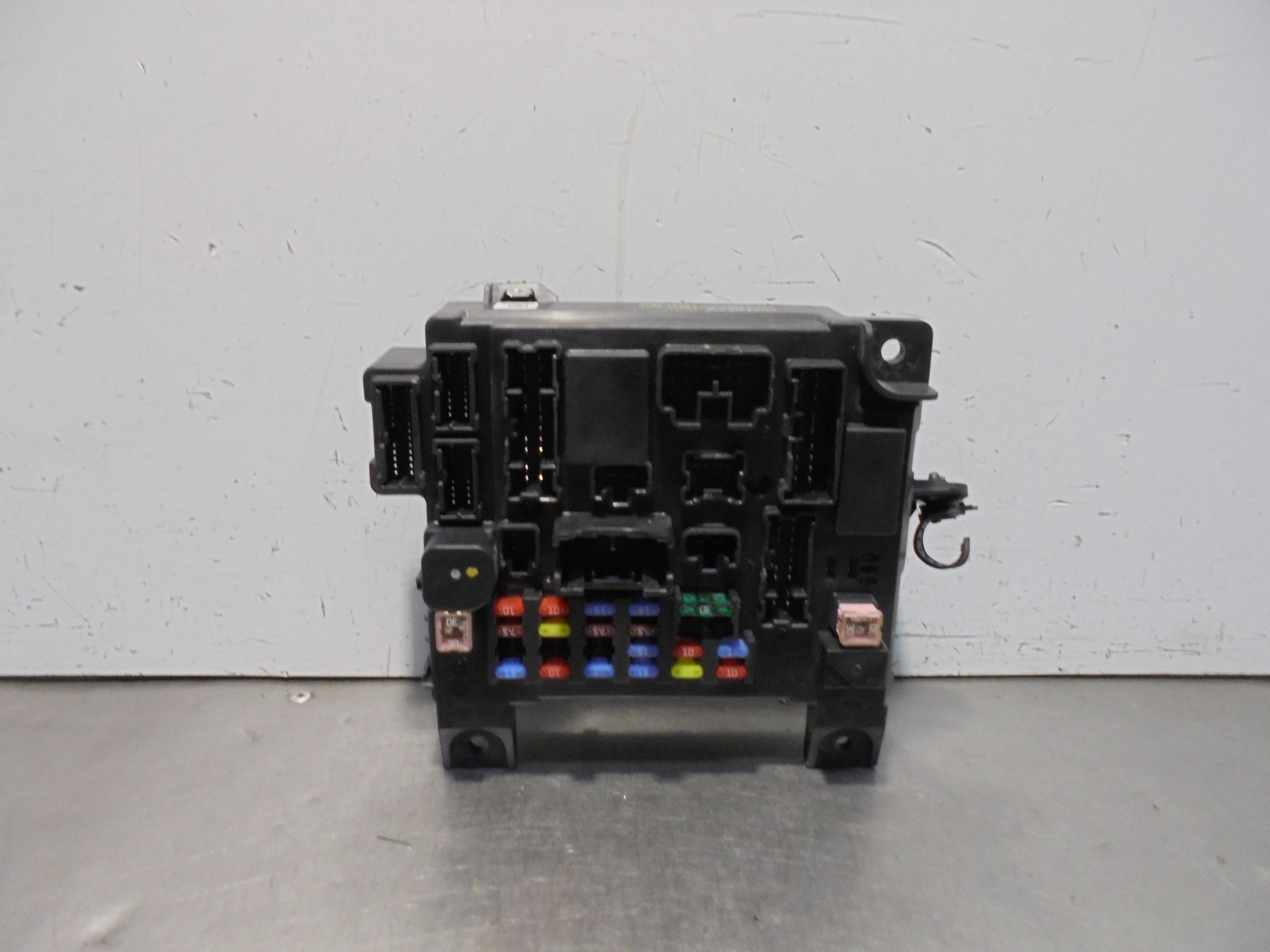 Recambio de caja reles / fusibles para mitsubishi asx (ga0w) challenge 2wd referencia OEM IAM 8637A641  