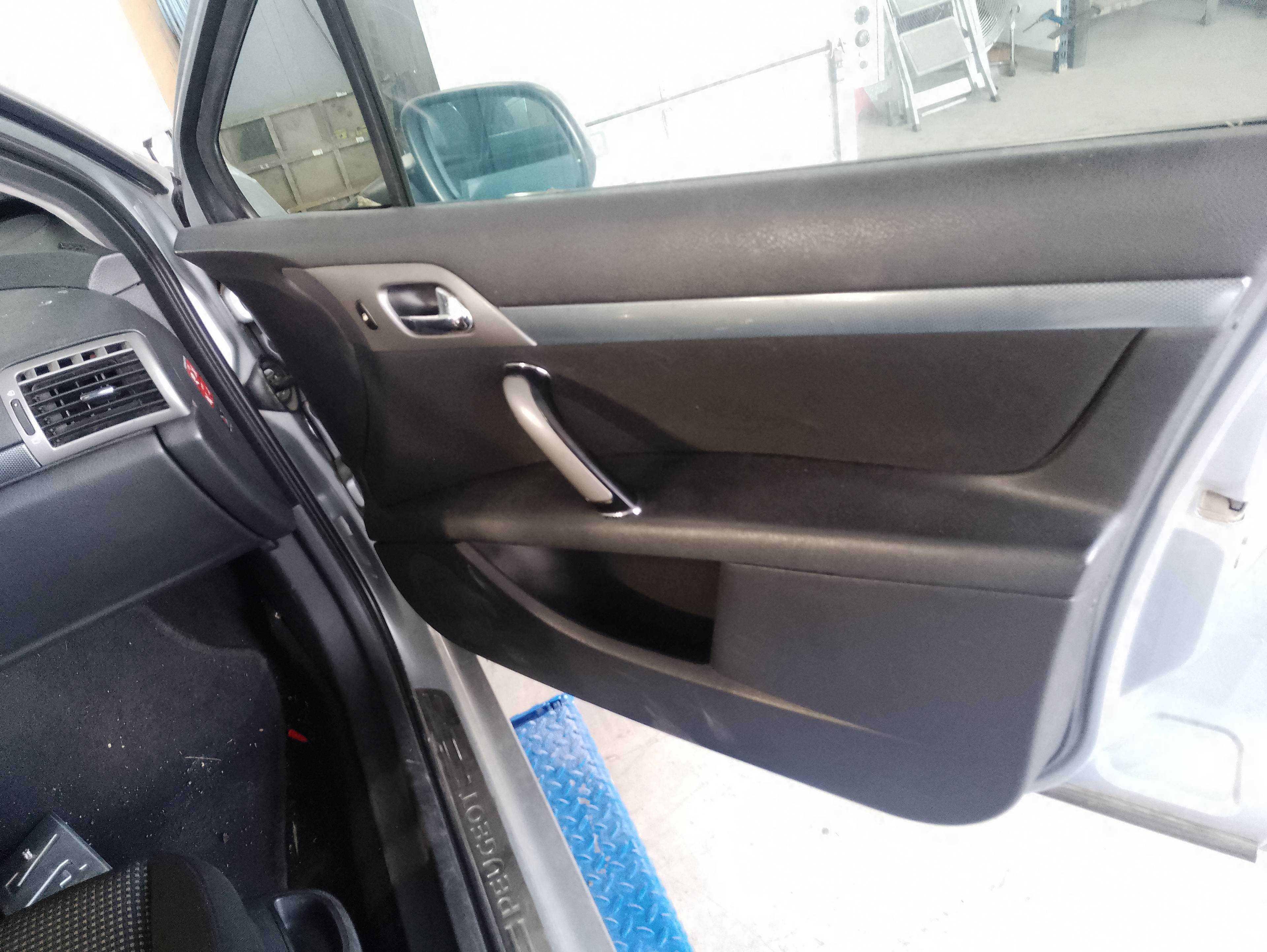 Recambio de guarnecido puerta delantera derecha para peugeot 407 st confort referencia OEM IAM   