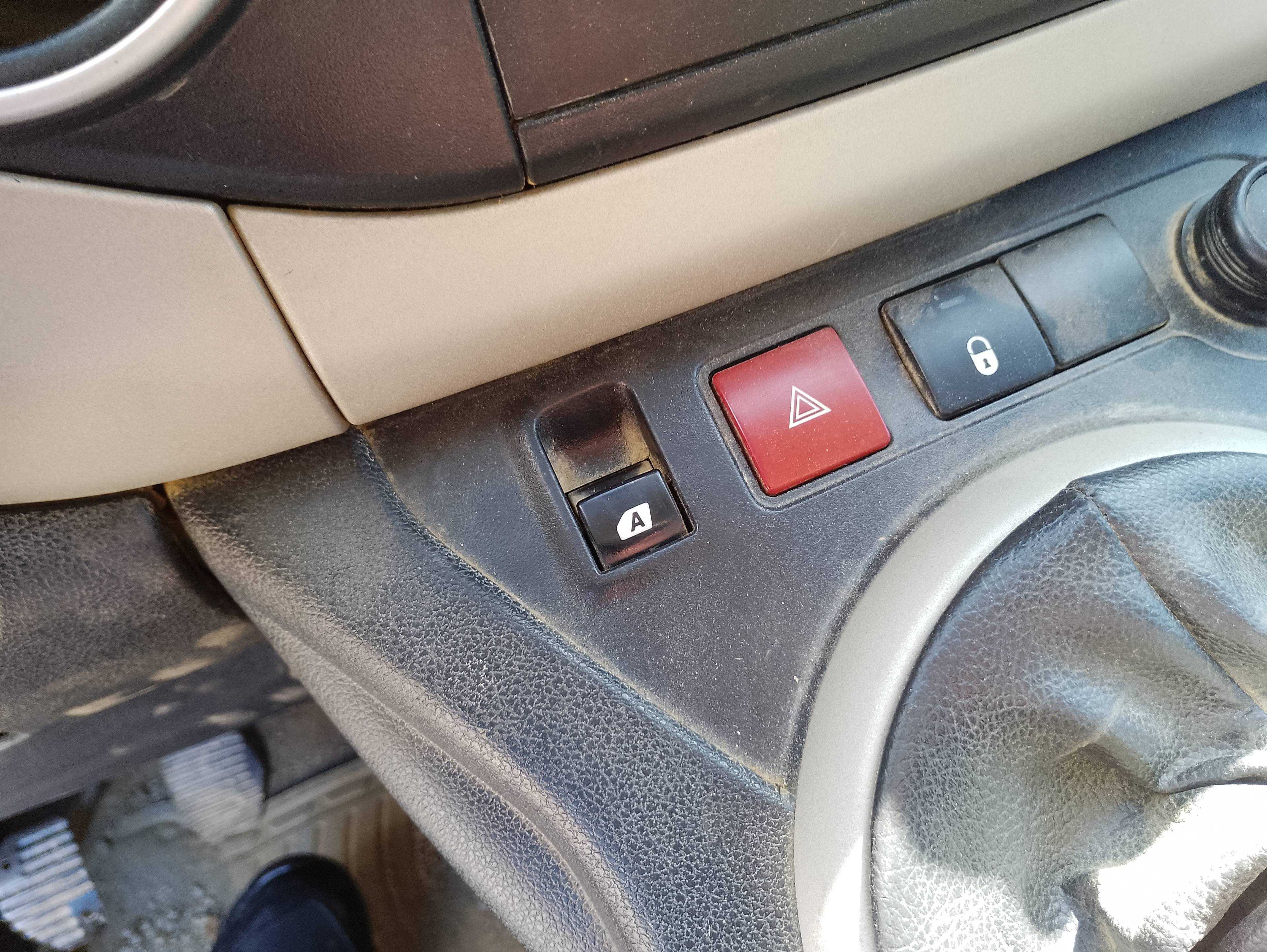 Recambio de mando elevalunas delantero izquierdo para citroën berlingo station wagon xtr referencia OEM IAM   