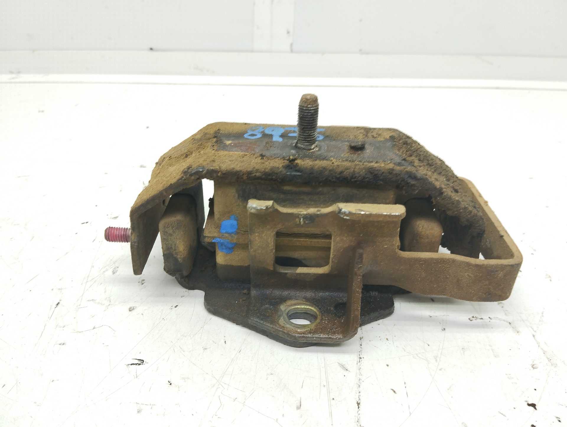 Recambio de soporte motor izquierdo para mitsubishi montero (v20/v40) 2.8 turbodiesel referencia OEM IAM   