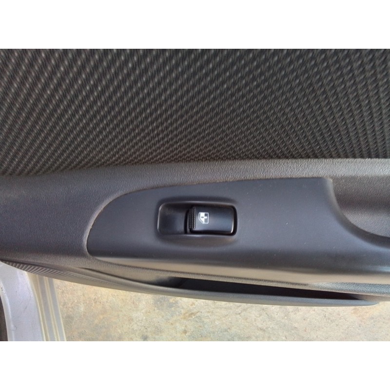 Recambio de mando elevalunas trasero derecho para kia rio 1.4 cat referencia OEM IAM   