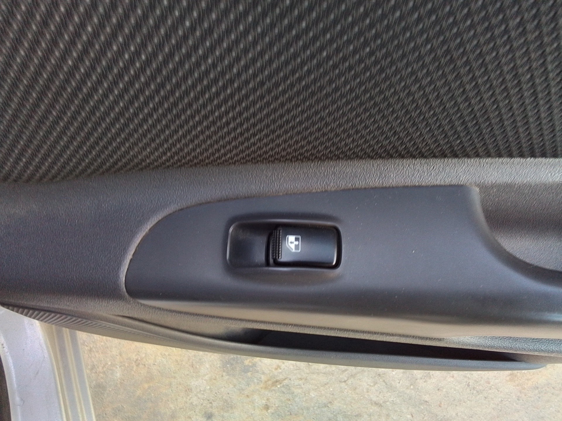 Recambio de mando elevalunas trasero derecho para kia rio 1.4 cat referencia OEM IAM   