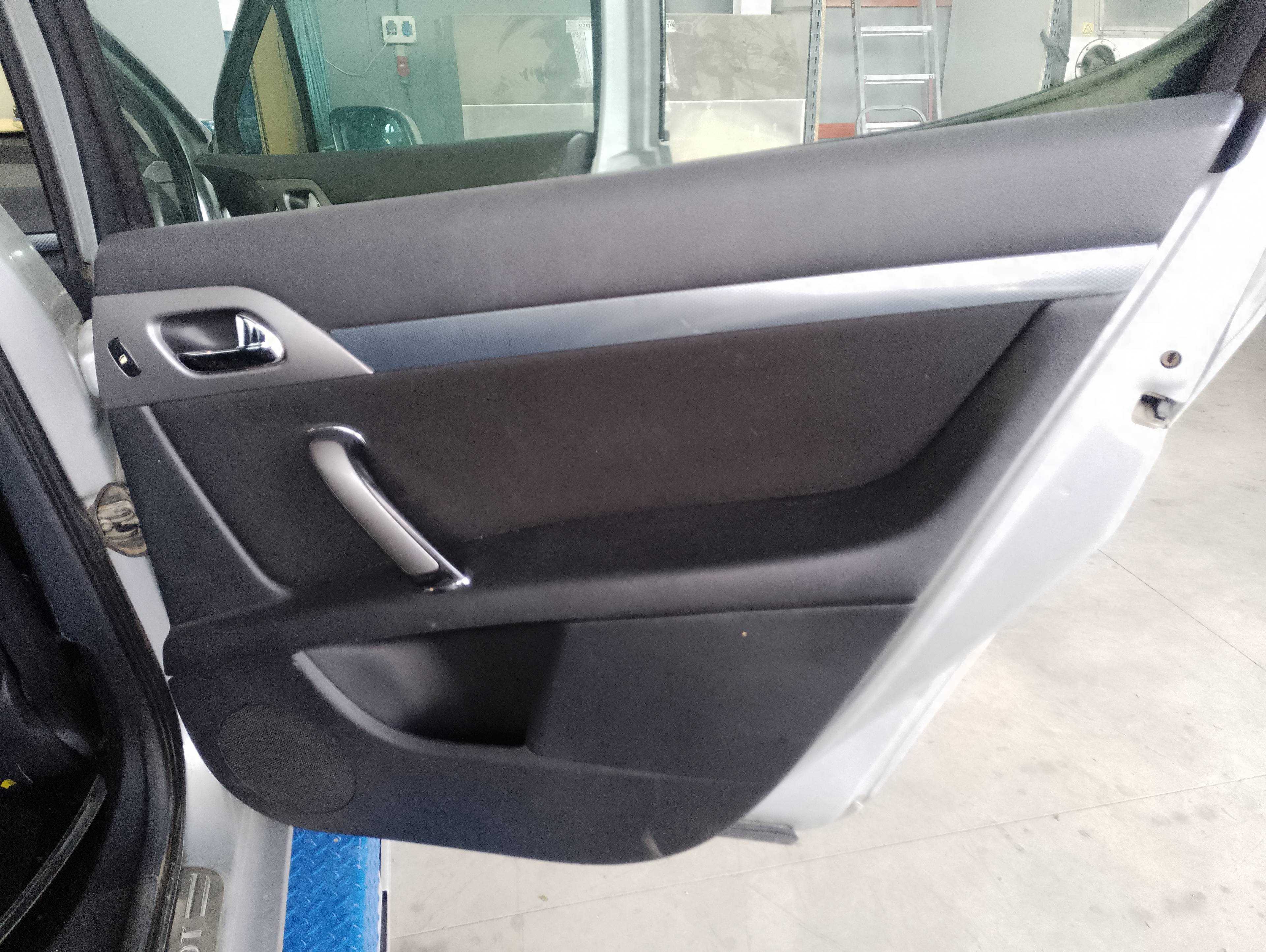 Recambio de guarnecido puerta trasera derecha para peugeot 407 st confort referencia OEM IAM   