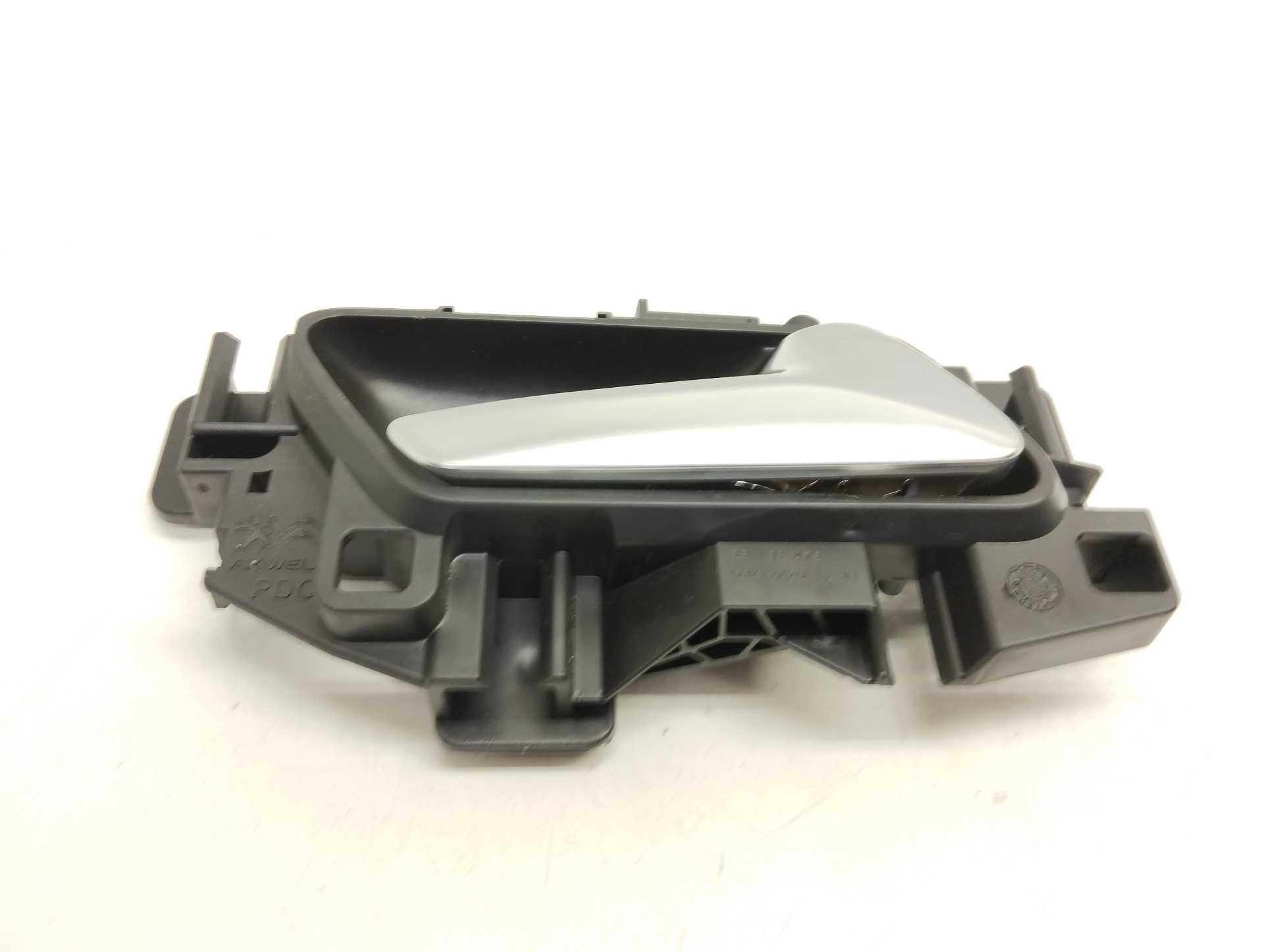 Recambio de maneta interior trasera derecha para opel corsa f edition referencia OEM IAM 39198475  